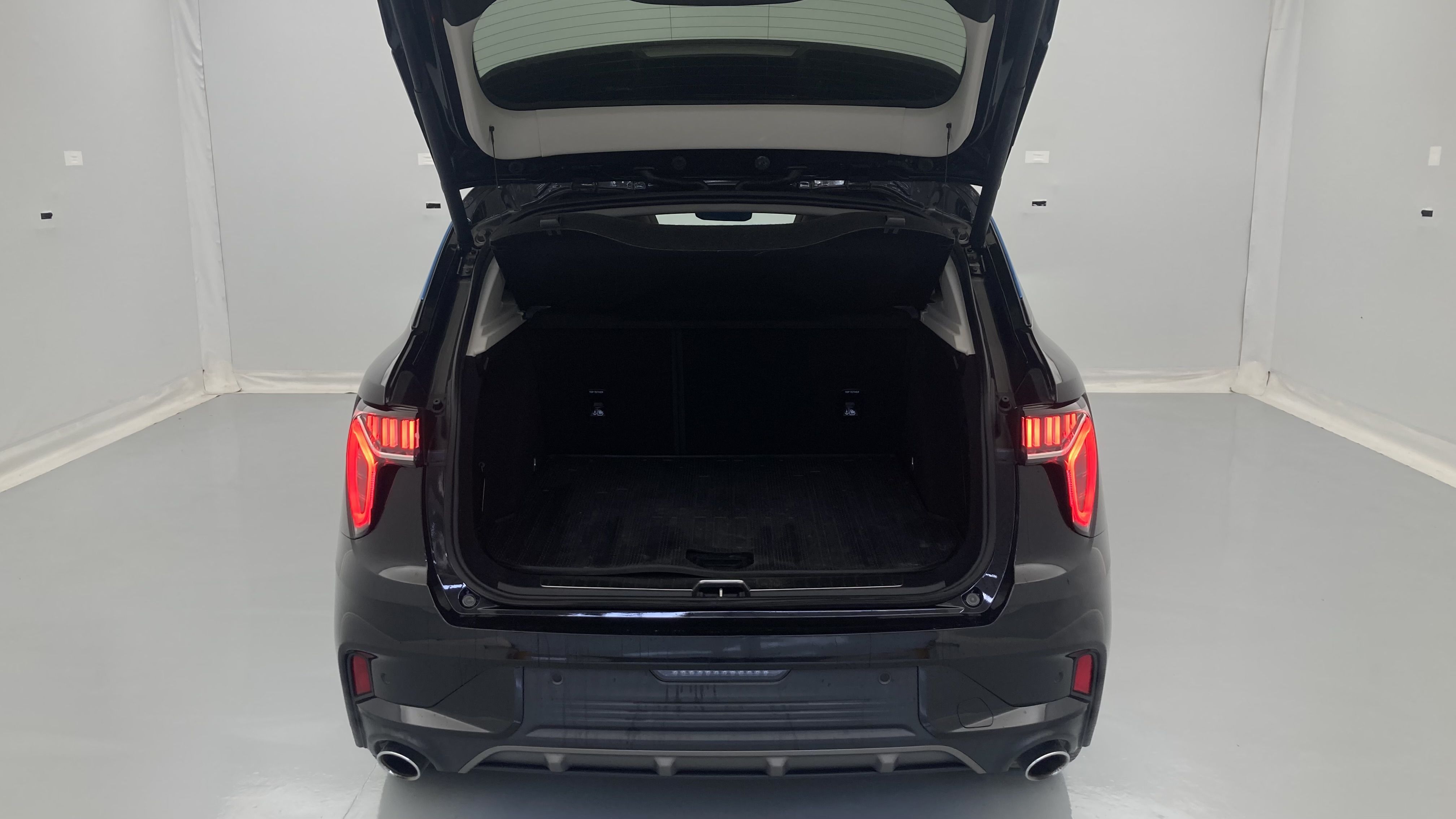 lynk&co 1 nv 1.5 PHEV 261 2022 black 22