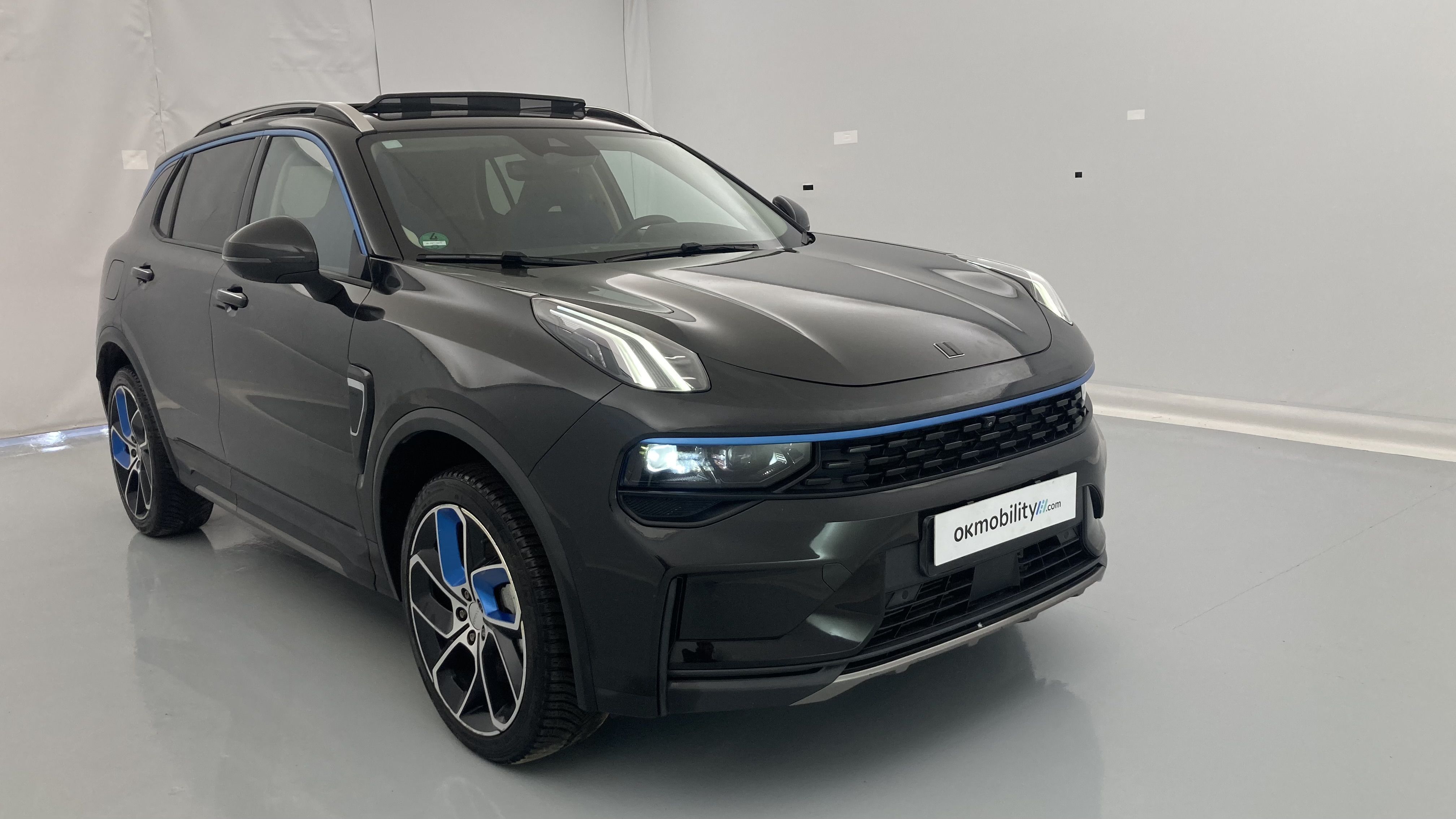 lynk&co 1 nv 1.5 PHEV 261 2022 black 24