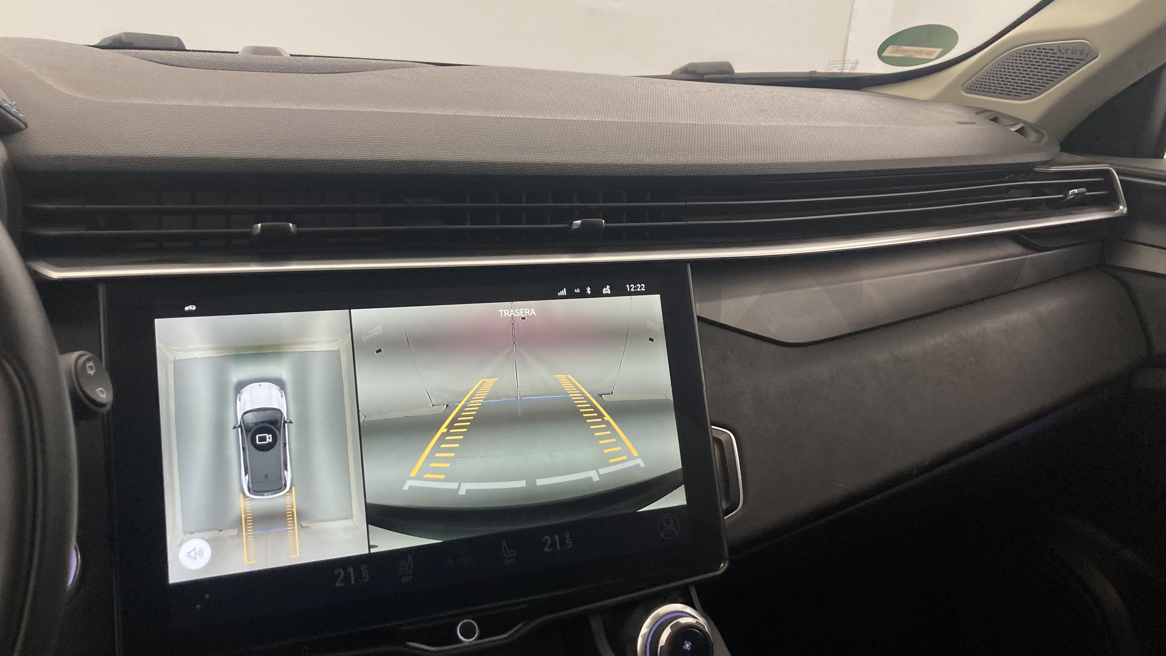 lynk&co 1 nv 1.5 PHEV 261 2022 black 31