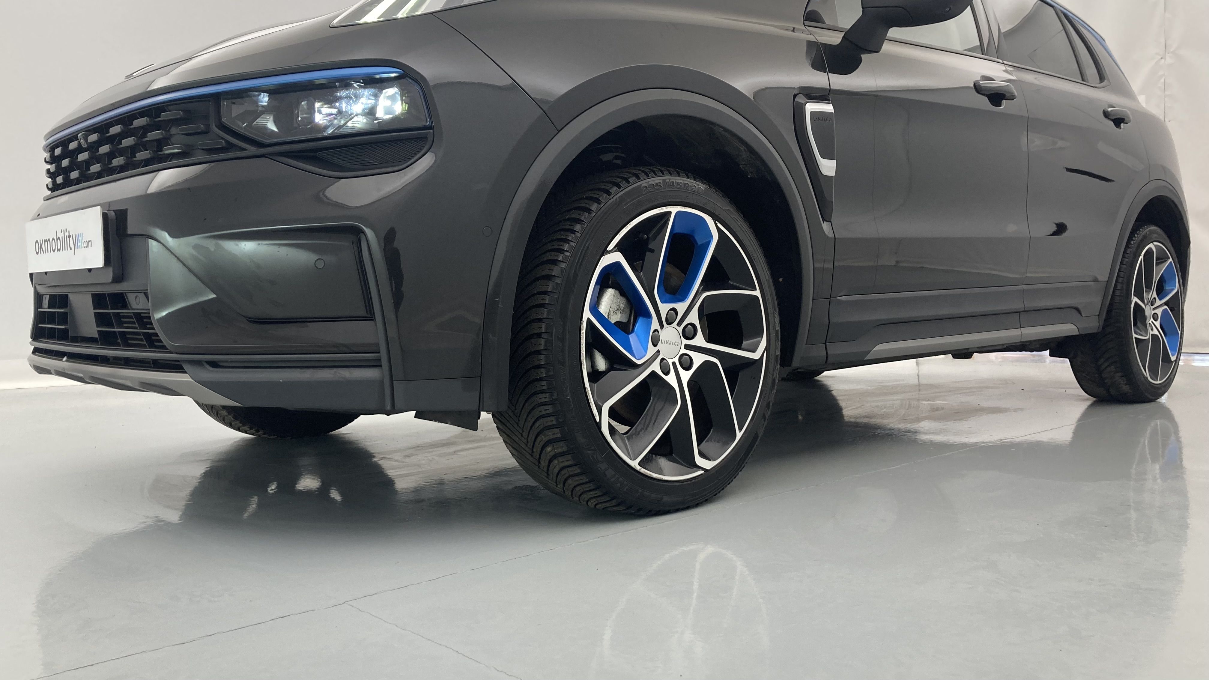 lynk&co 1 nv 1.5 PHEV 261 2022 black 32