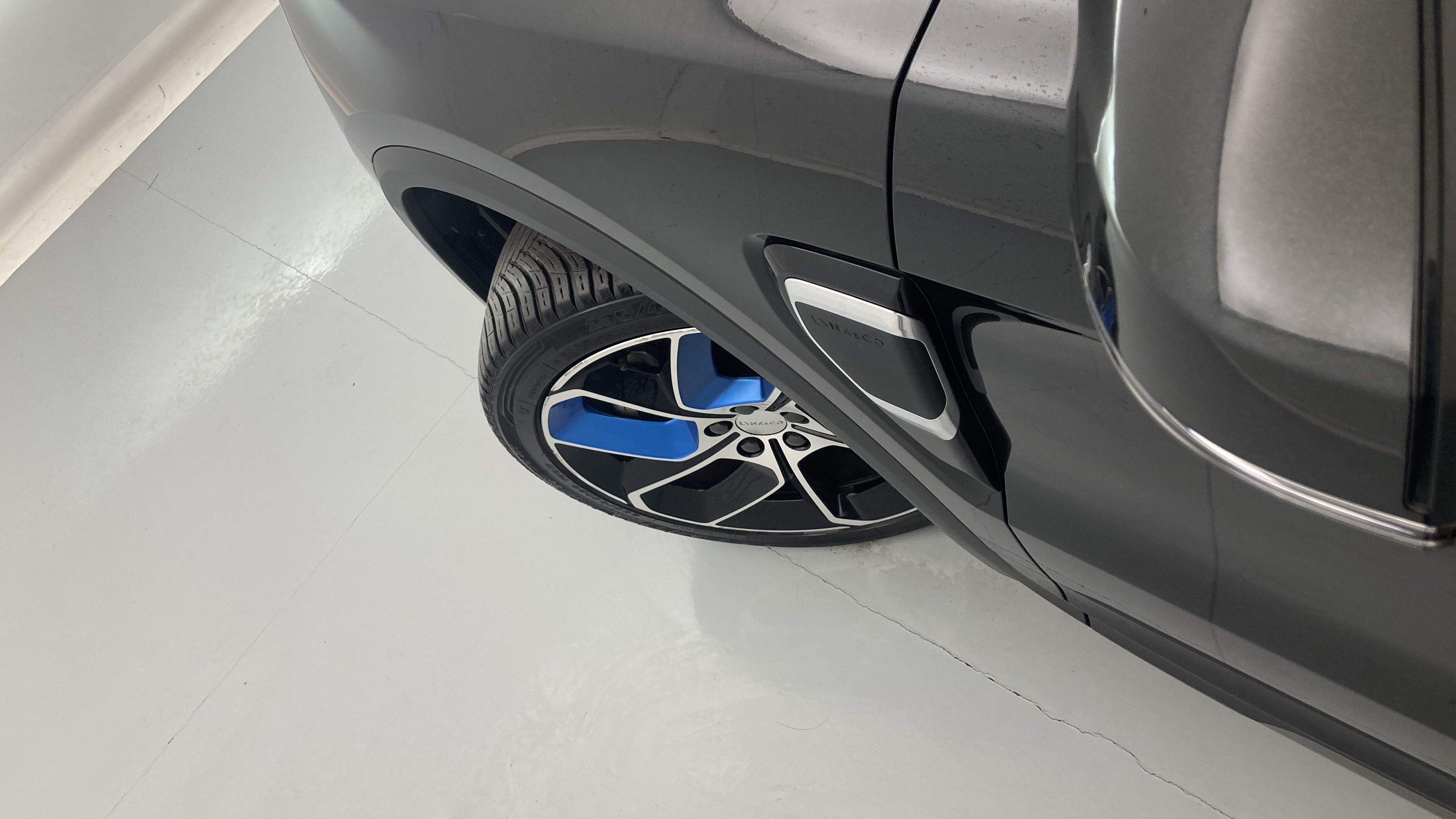 lynk&co 1 nv 1.5 PHEV 261 2022 black 35