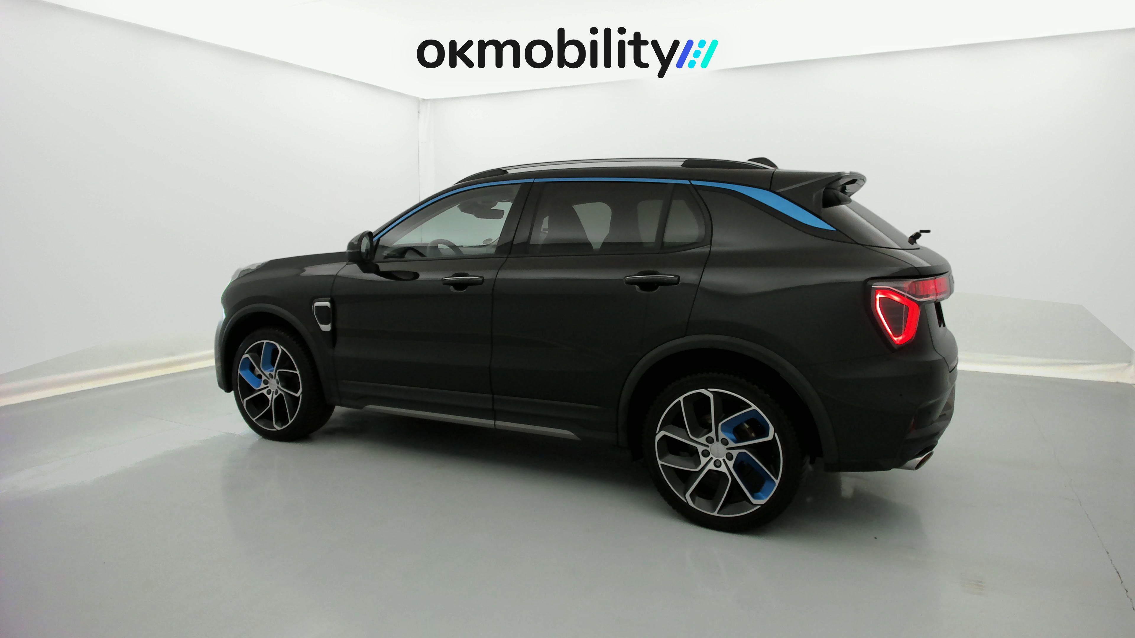 lynk&co 1 nv 1.5 PHEV 261 2022 black 8