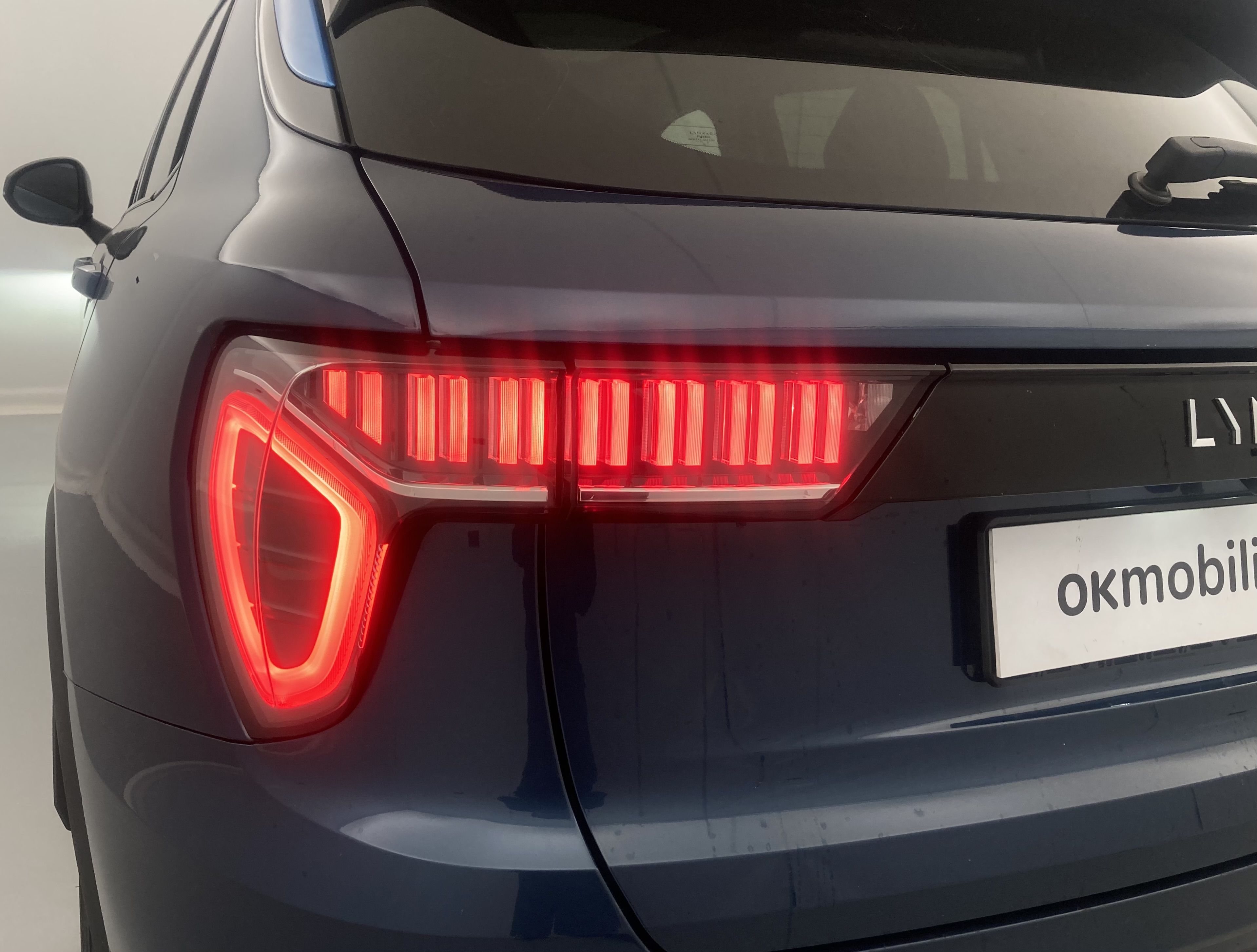 lynk&co 1 nv 1.5 PHEV 261 2022 blue 14