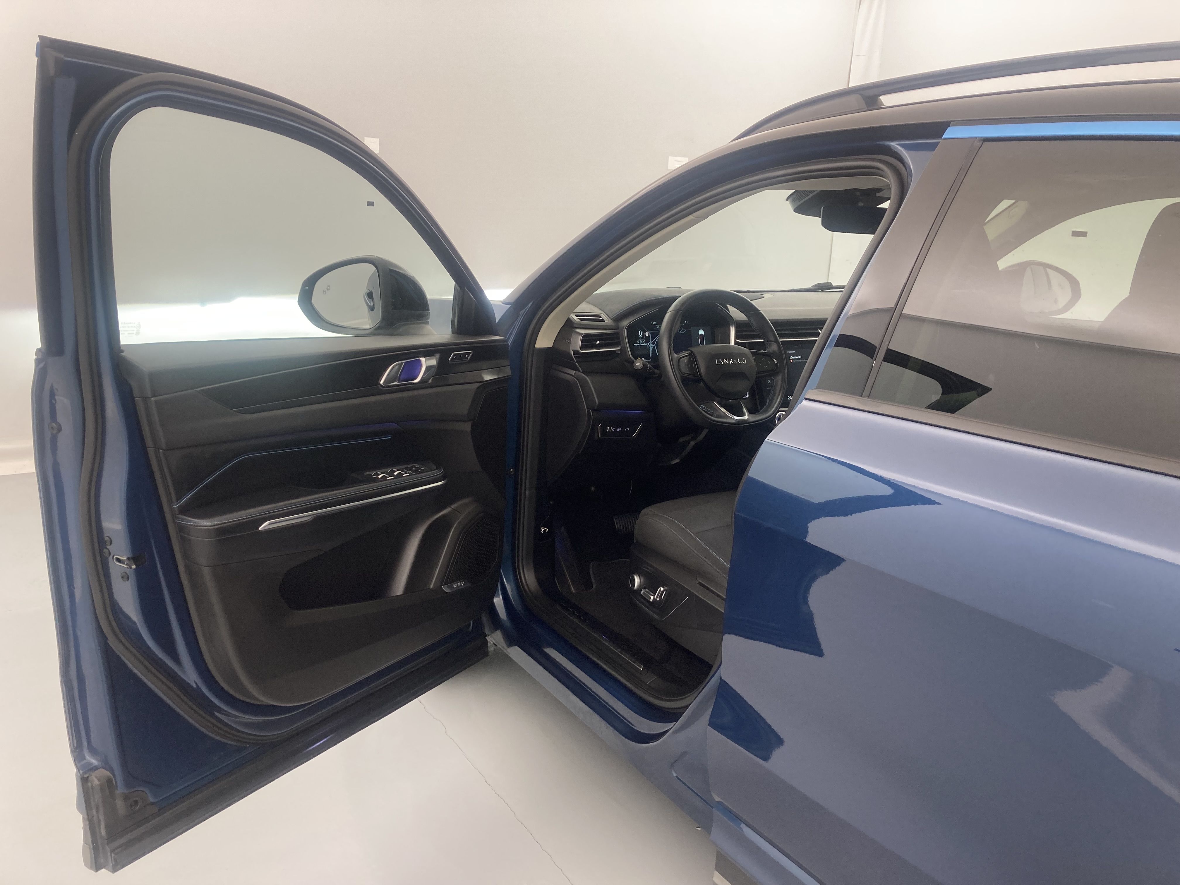 lynk&co 1 nv 1.5 PHEV 261 2022 blue 18