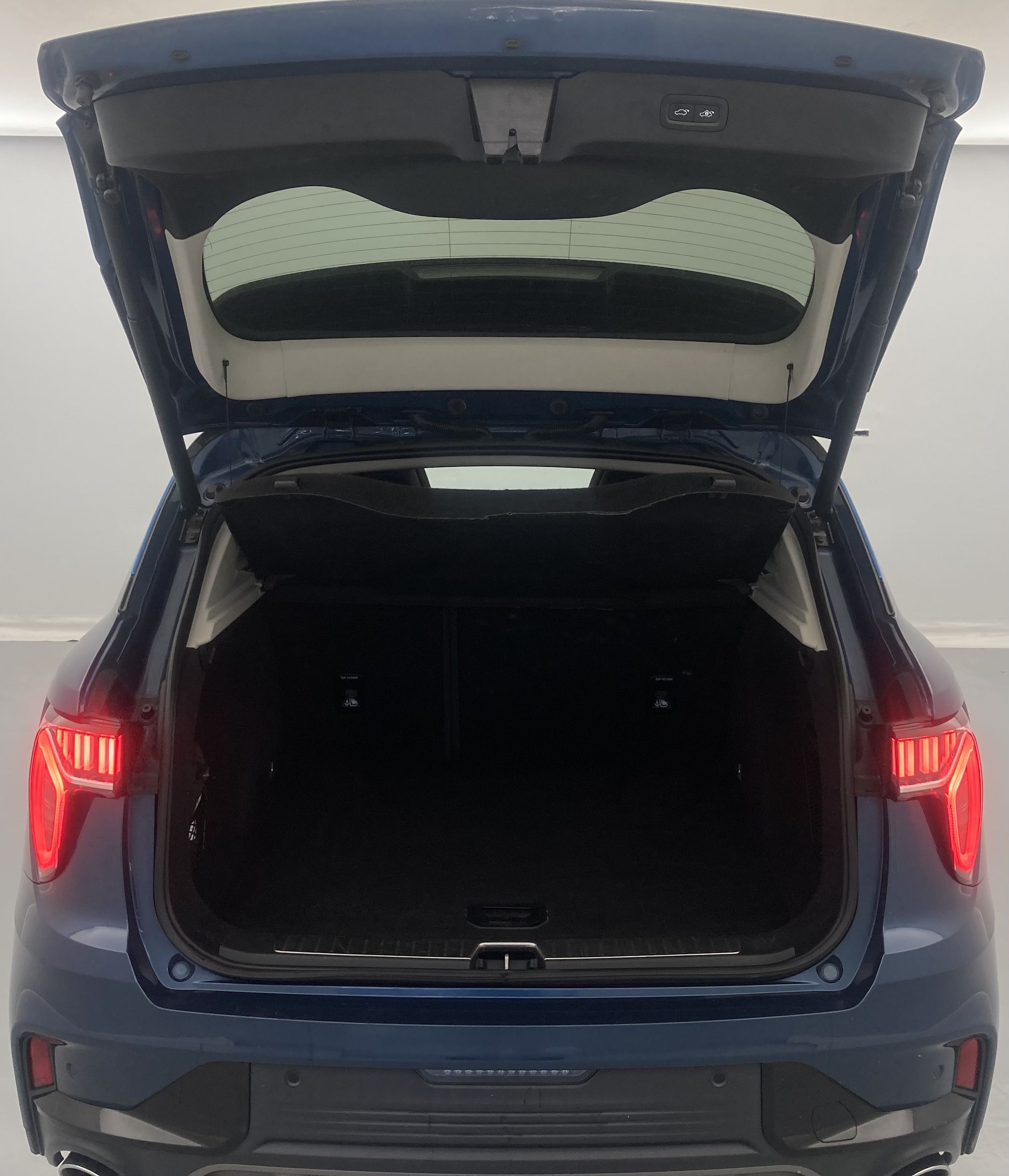 lynk&co 1 nv 1.5 PHEV 261 2022 blue 21