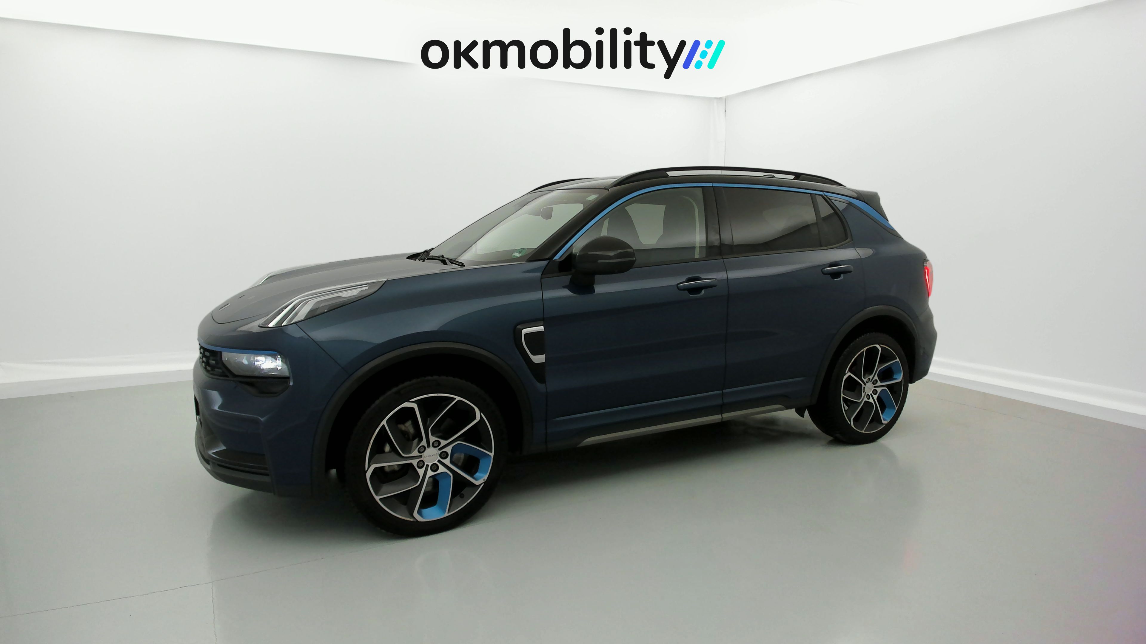lynk&co 1 nv 1.5 PHEV 261 2022 blue 5