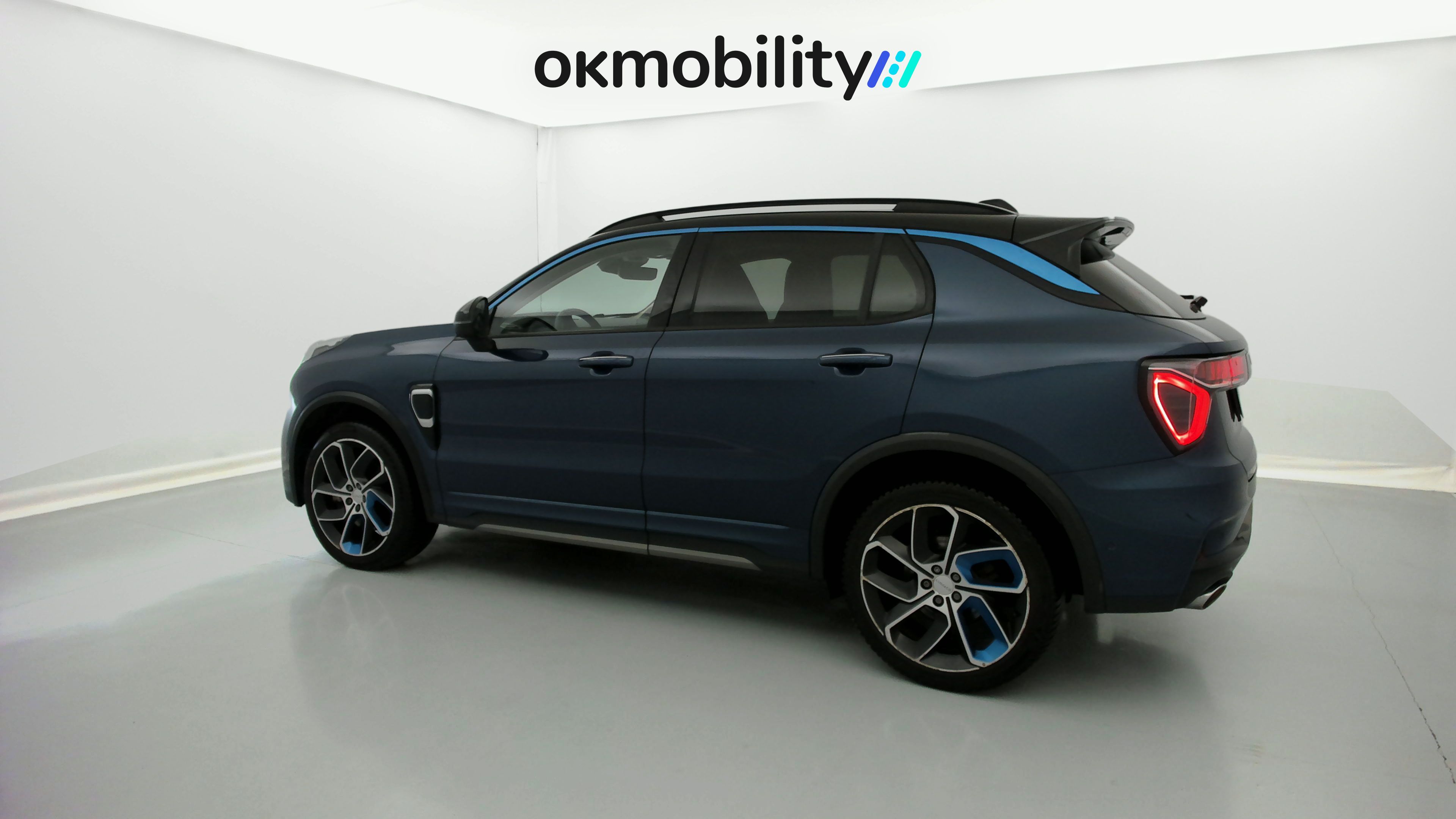 lynk&co 1 nv 1.5 PHEV 261 2022 blue 8