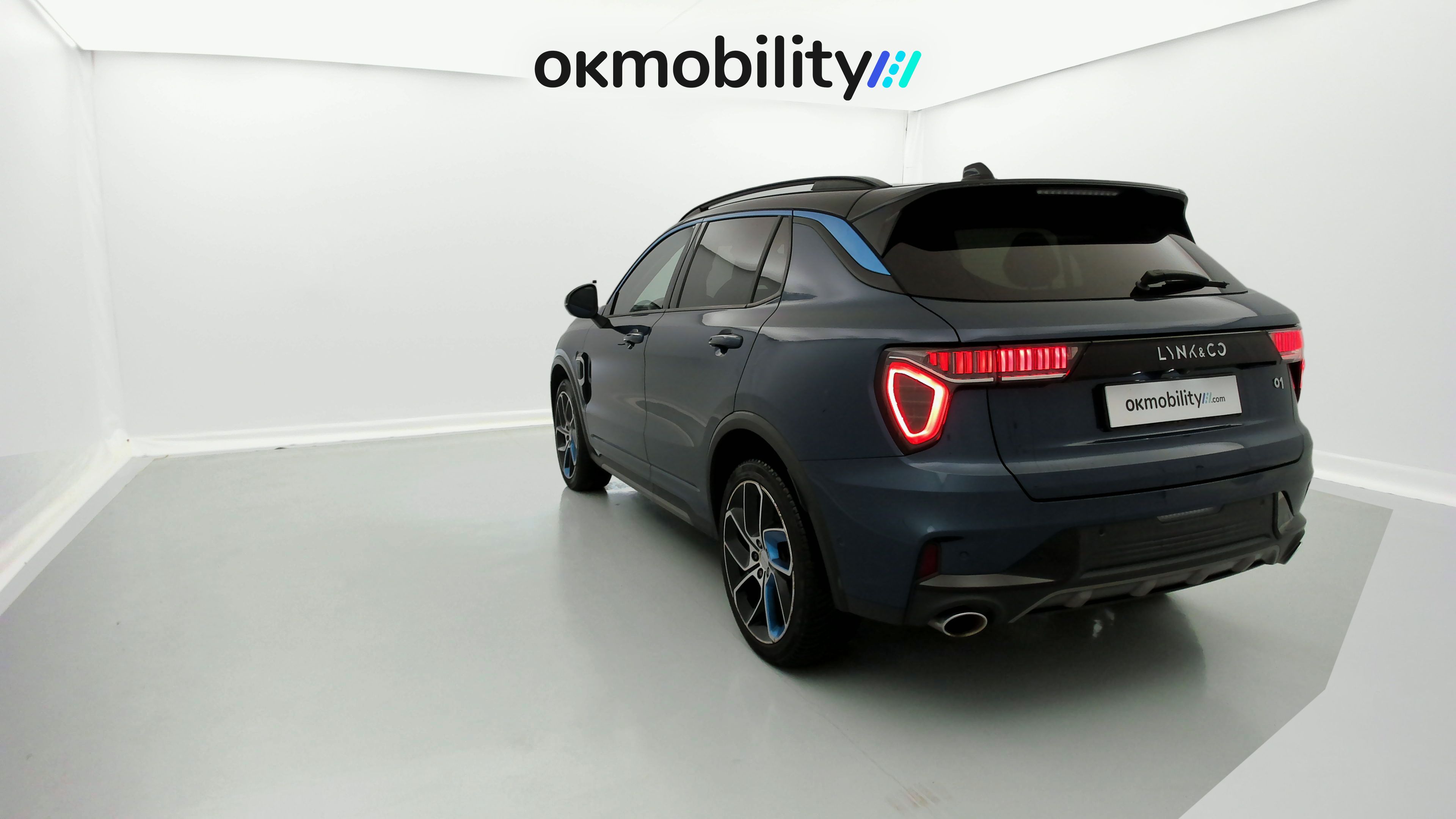 lynk&co 1 nv 1.5 PHEV 261 2022 blue 9