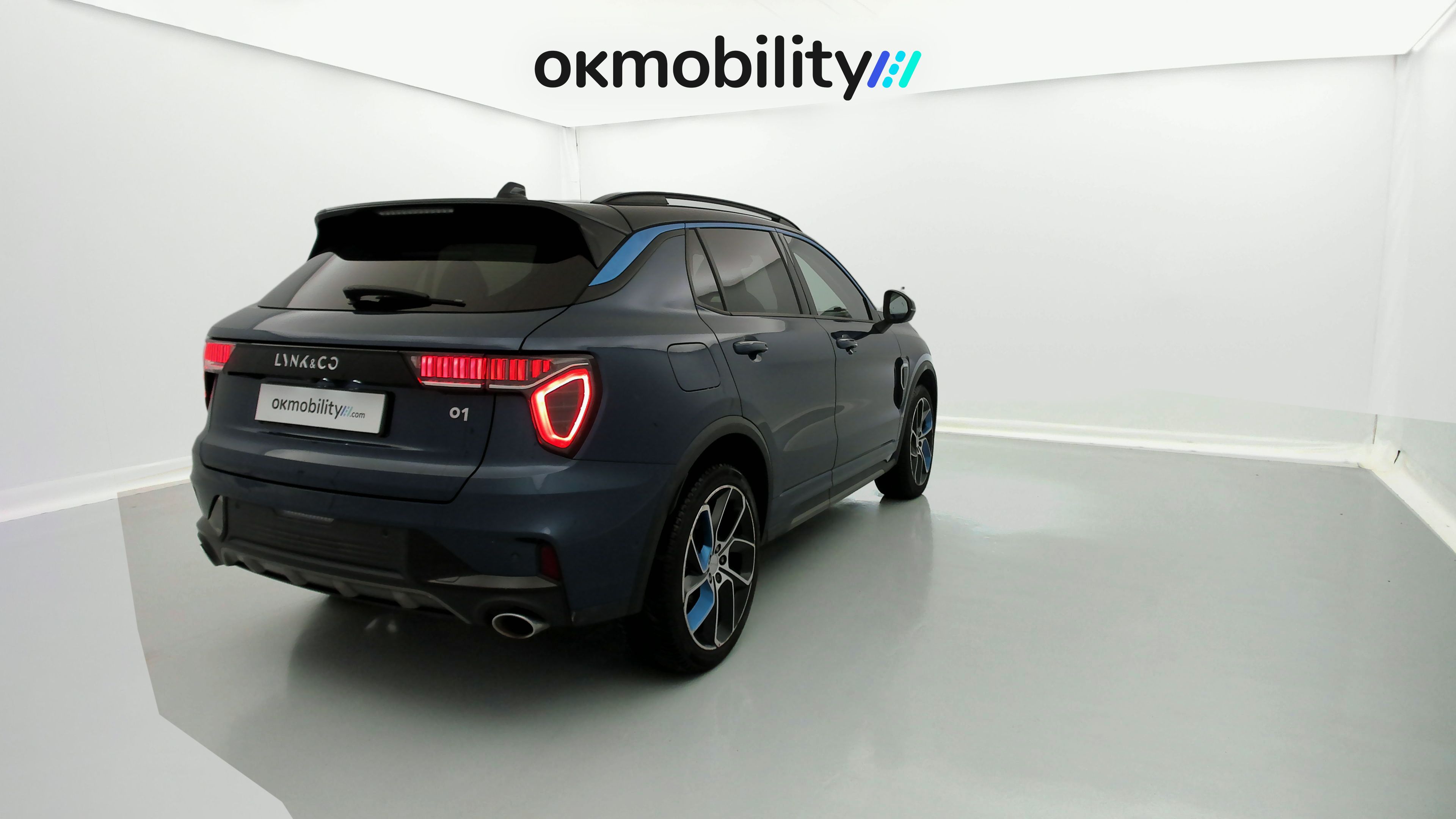 lynk&co 1 nv 1.5 PHEV 261 2022 blue 11