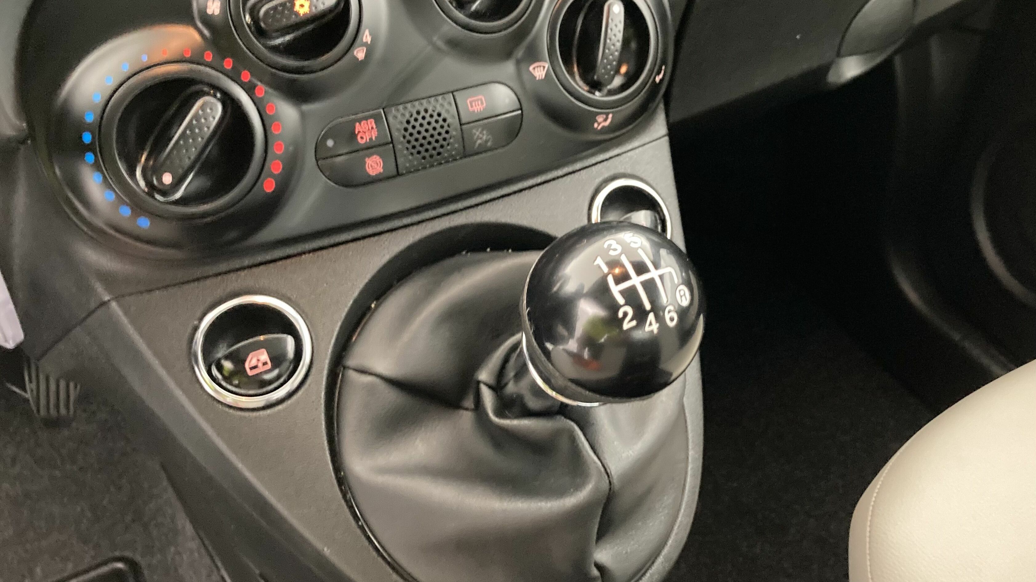 fiat 500 dolcevita 1.0 HYBRID 70 MHEV 2022 carrara grau 21