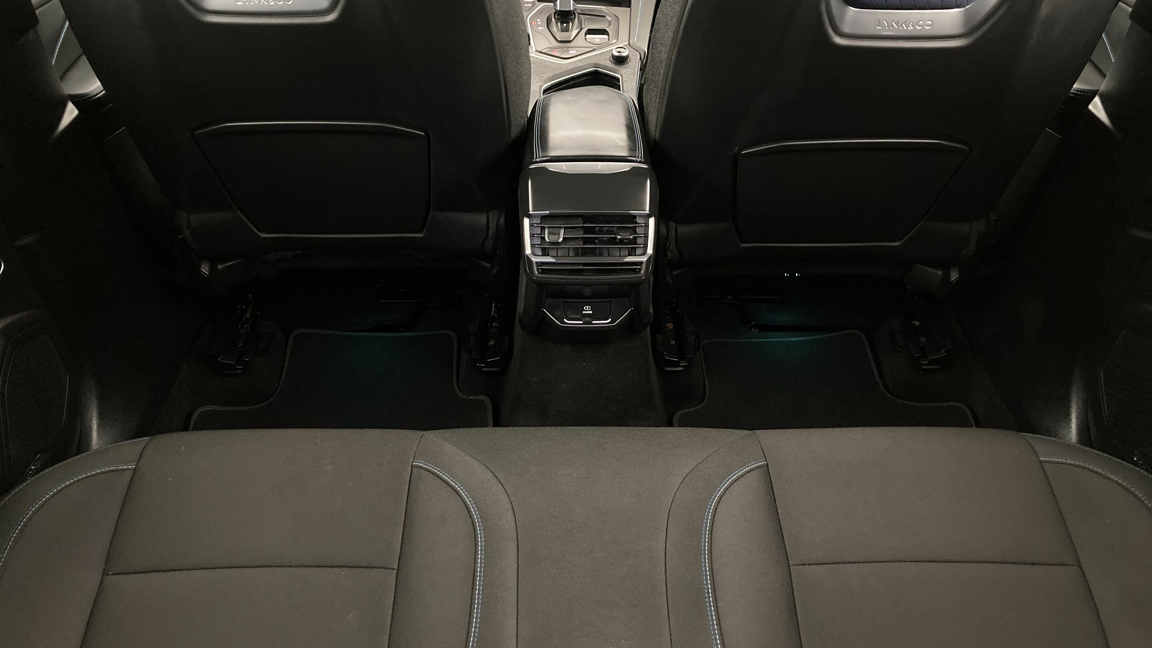 lynk&co 1 nv 1.5 HEV 197 2022 swarowski black 23