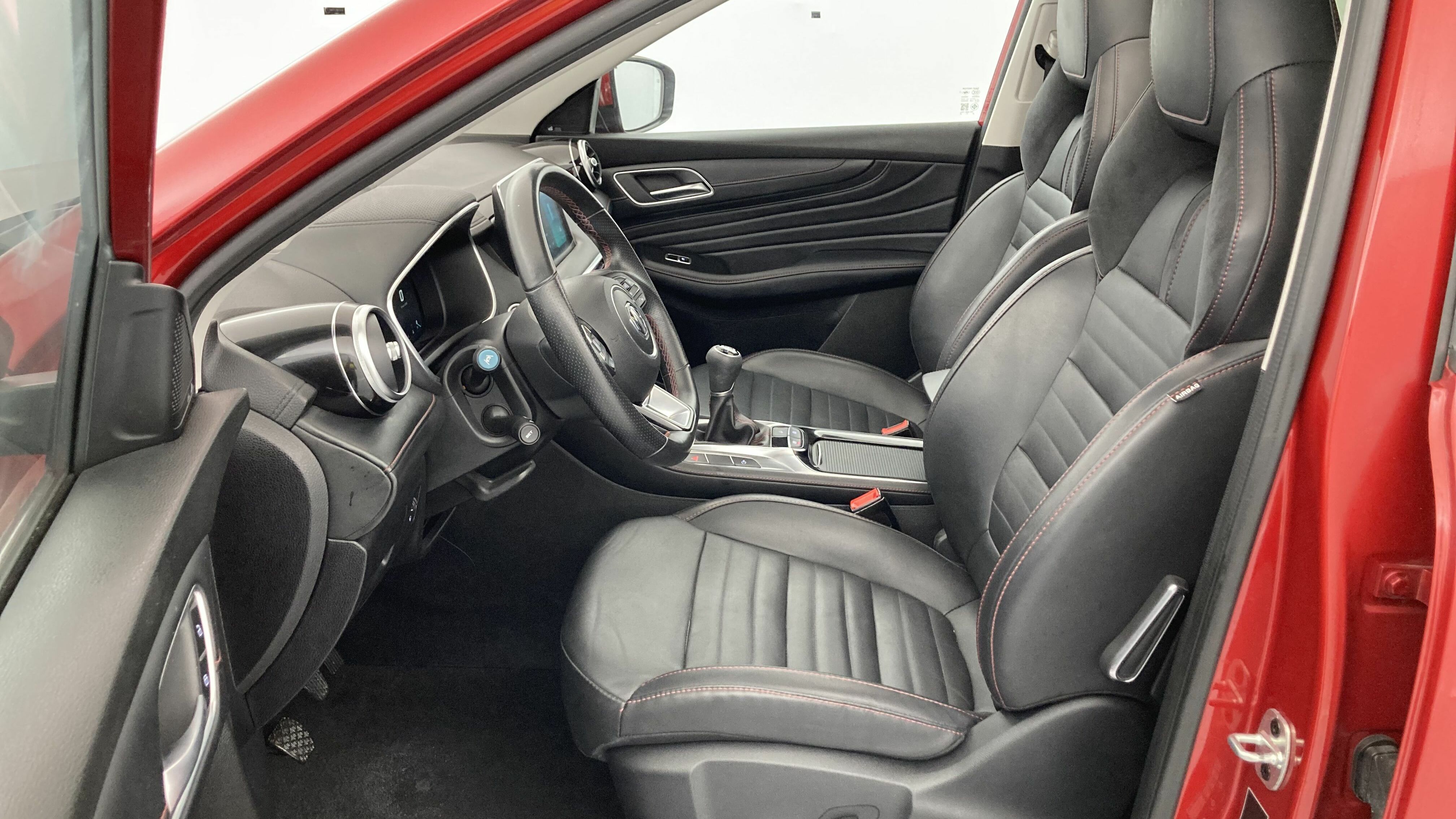 mg hs luxury 1.5 T-GDI 162 2023 diamond red 15