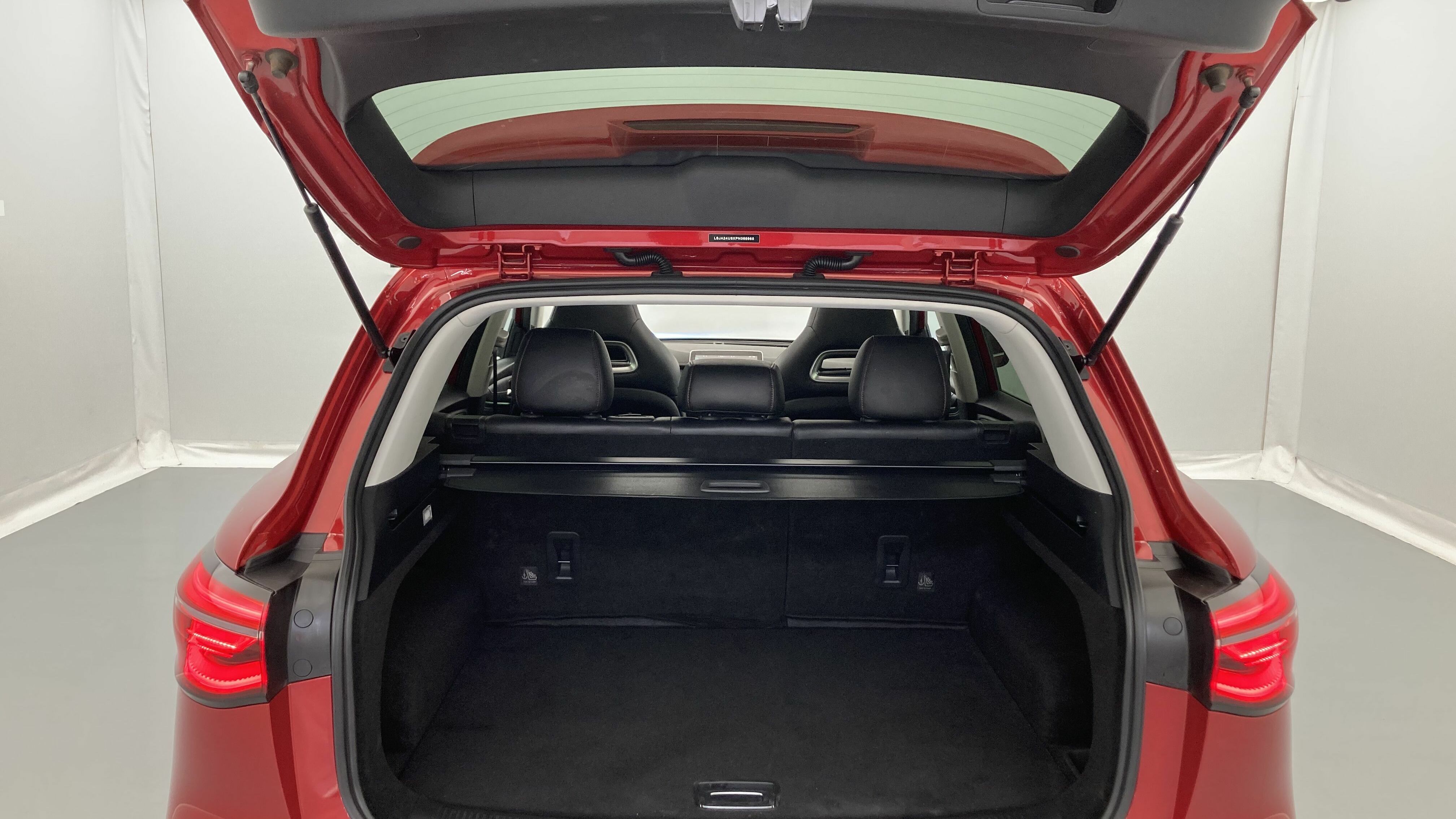 mg hs luxury 1.5 T-GDI 162 2023 diamond red 25