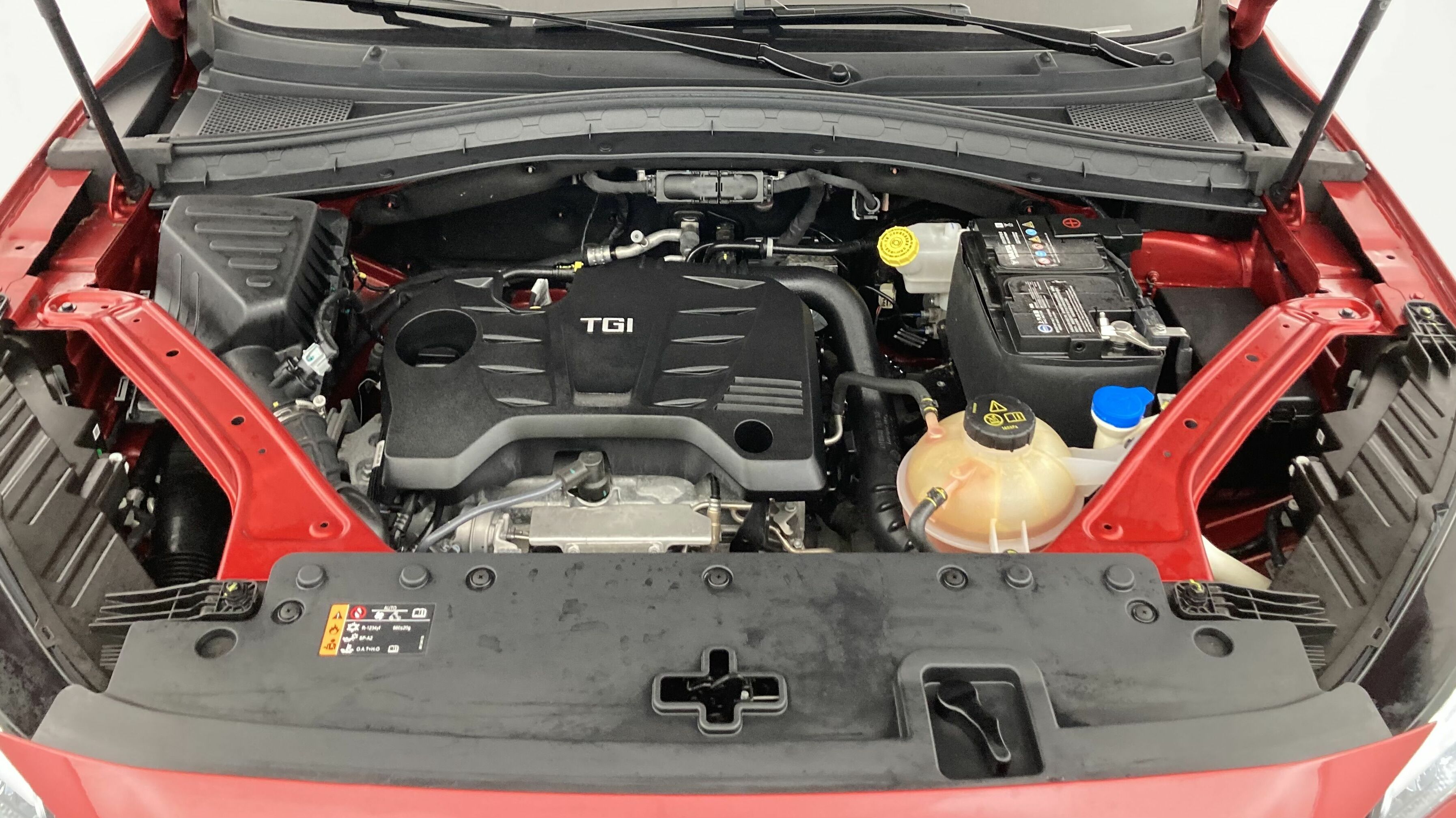 mg hs luxury 1.5 T-GDI 162 2023 diamond red 26