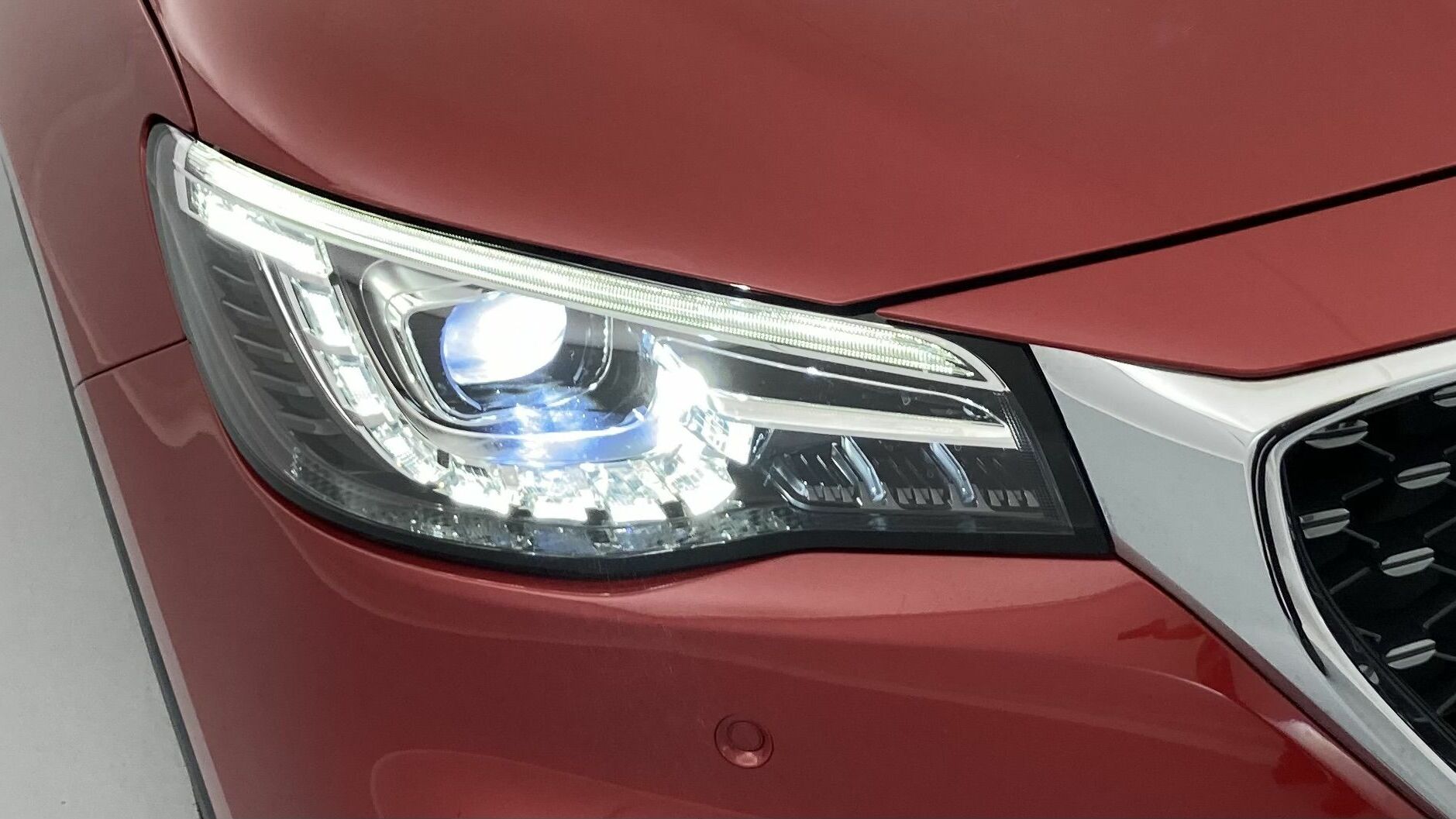 mg hs luxury 1.5 T-GDI 162 2023 diamond red 30