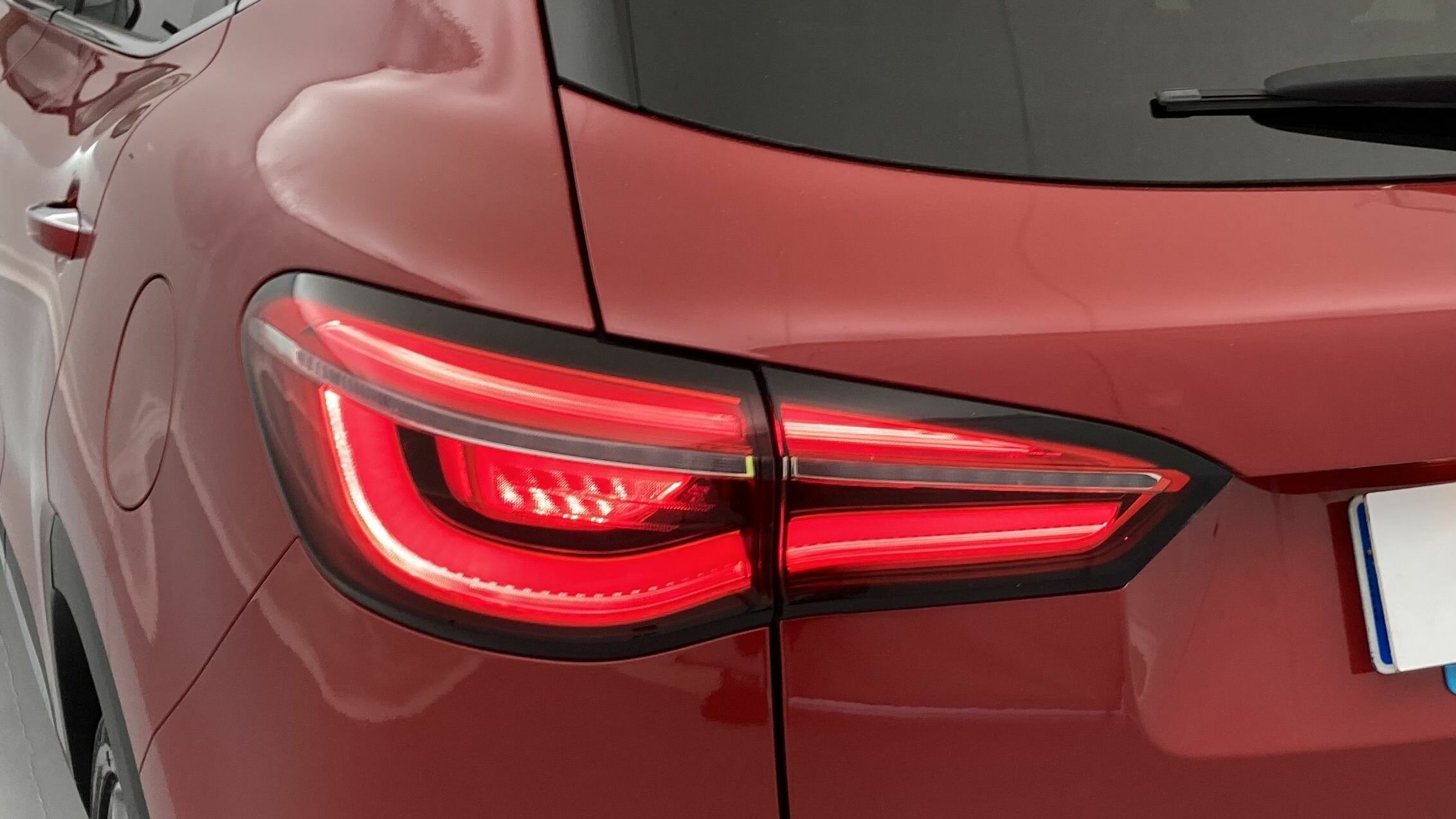 mg hs luxury 1.5 T-GDI 162 2023 diamond red 31