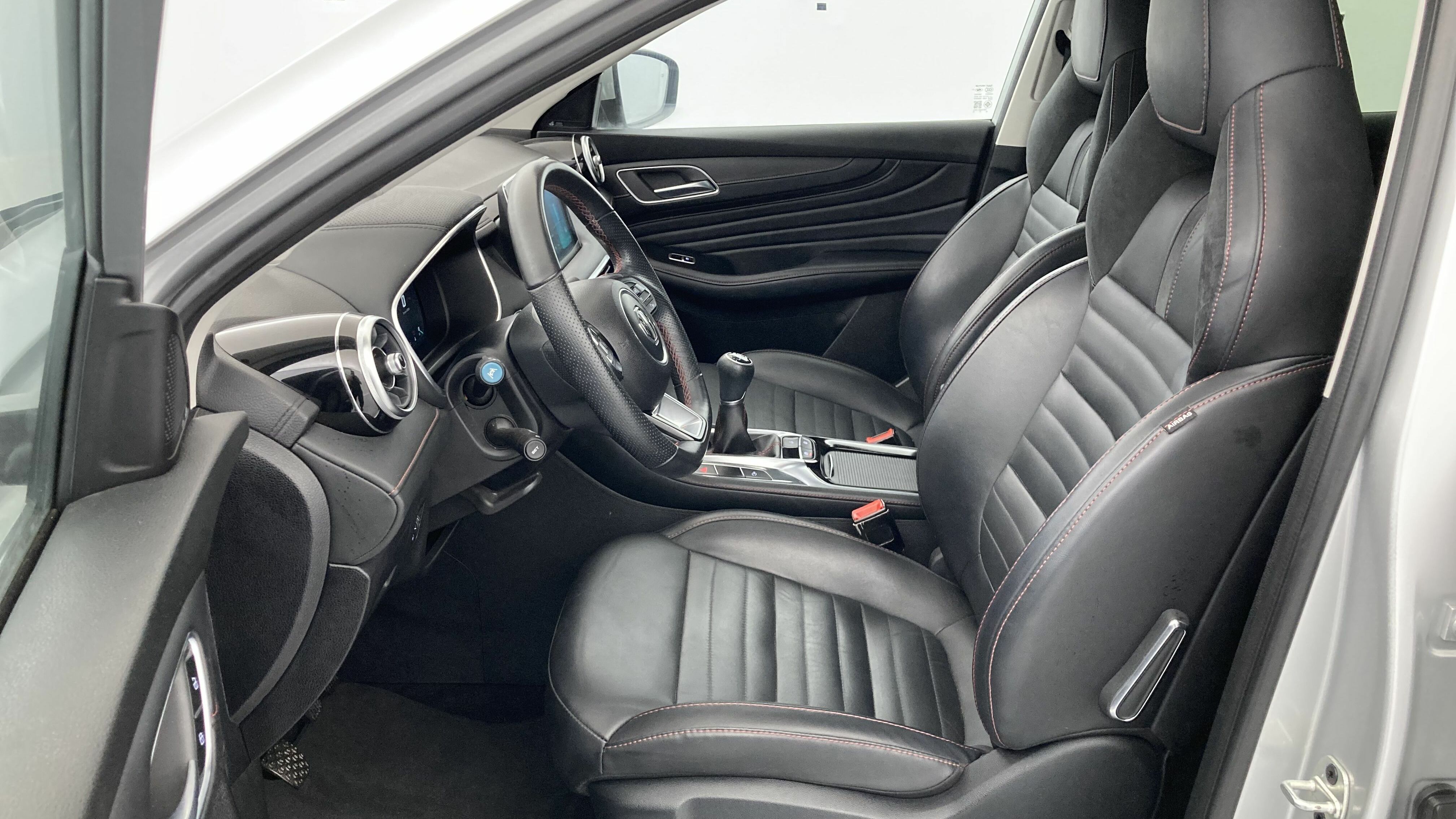 mg hs luxury 1.5 T-GDI 162 2023 medal silver 15