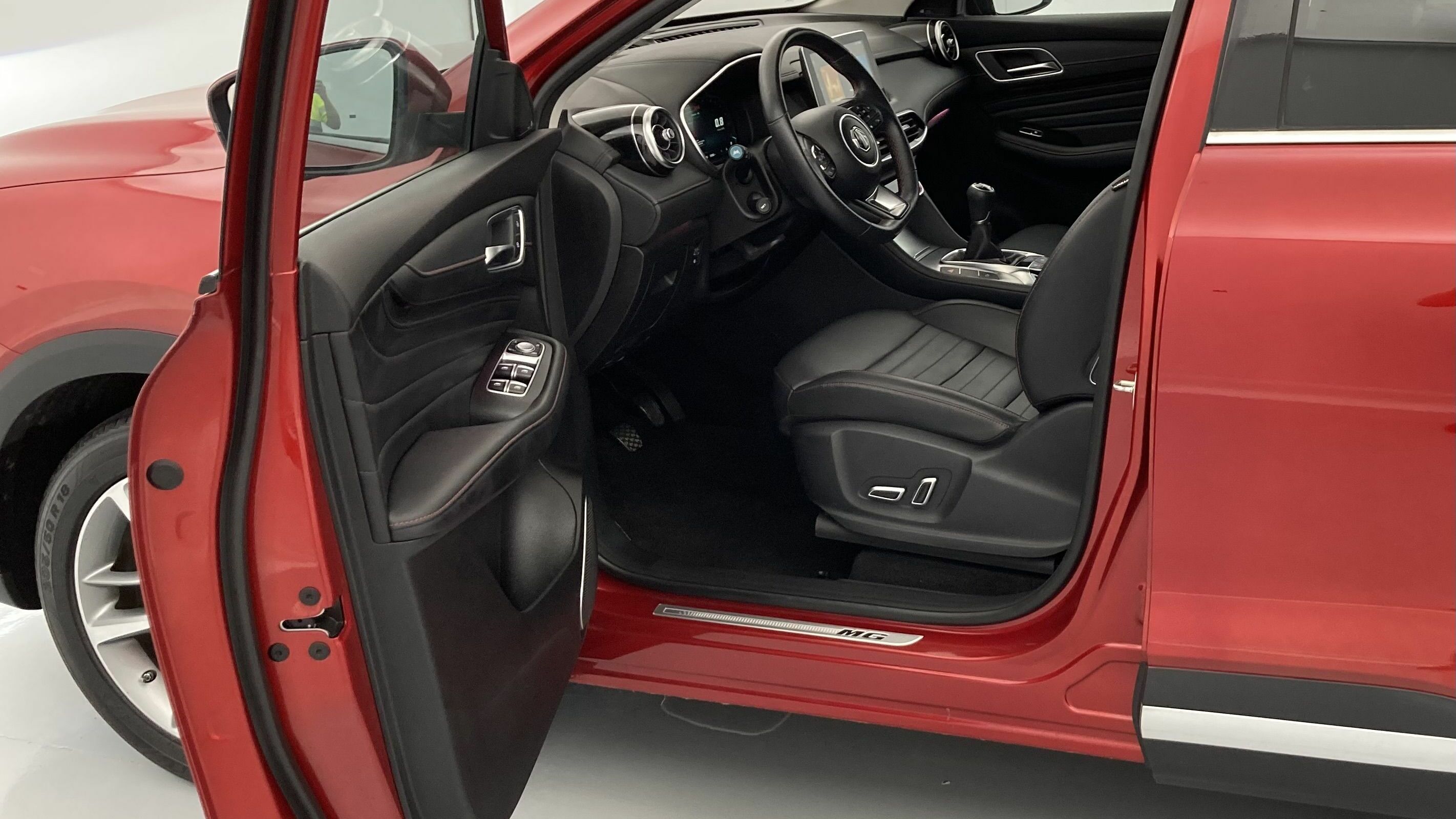 mg hs luxury 1.5 T-GDI 162 2023 diamond red 13