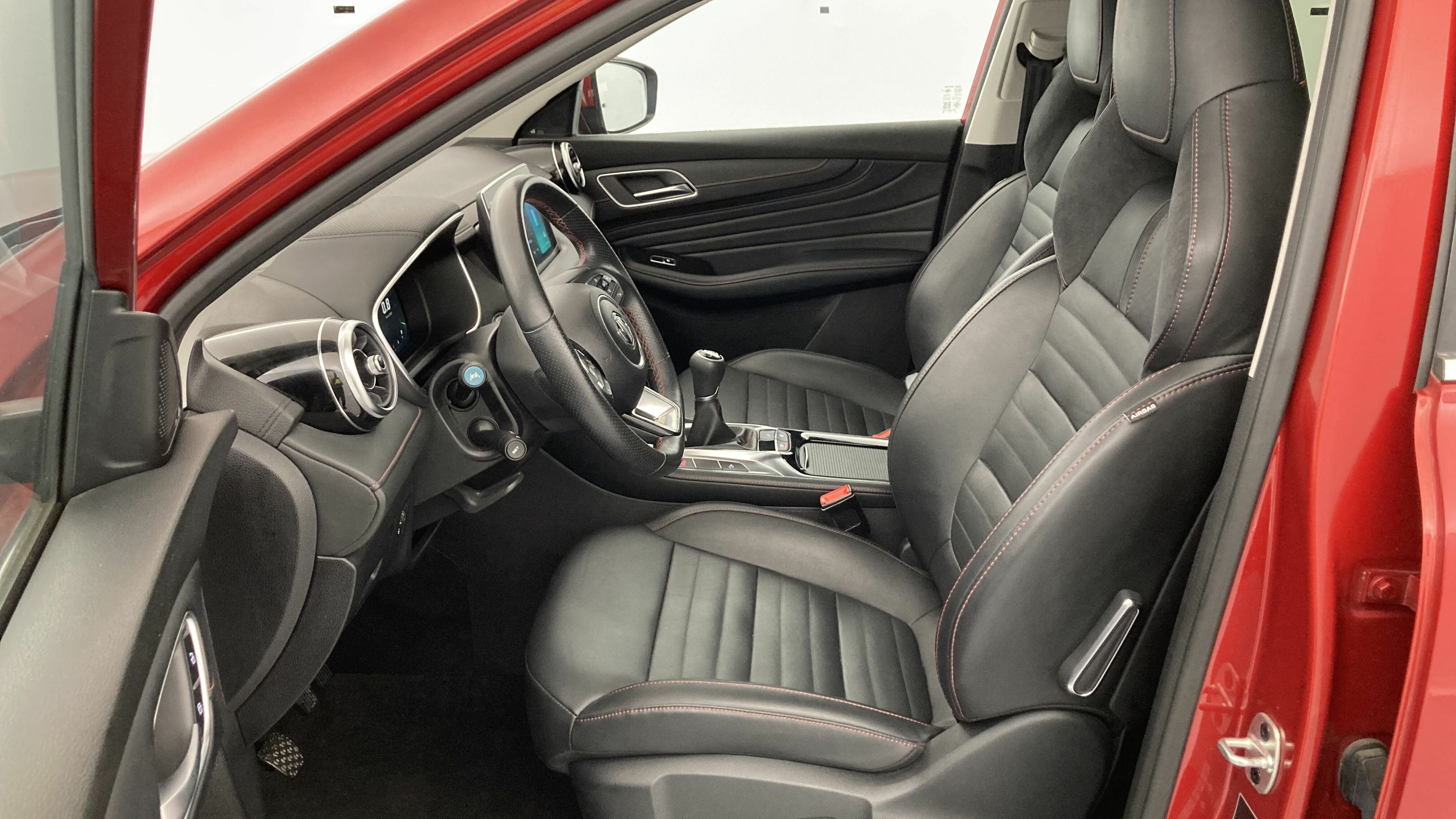 mg hs luxury 1.5 T-GDI 162 2023 diamond red 14