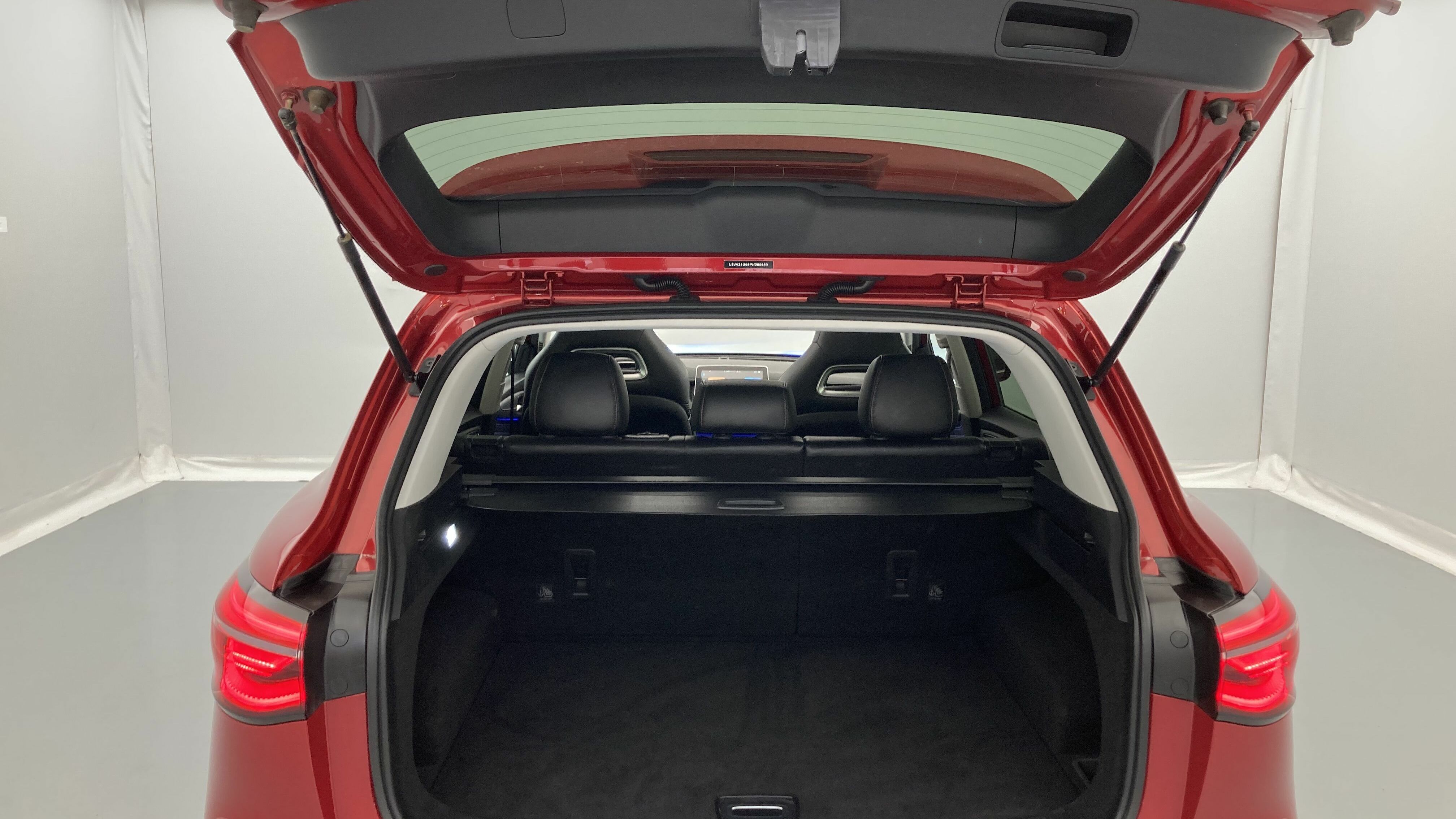 mg hs luxury 1.5 T-GDI 162 2023 diamond red 24