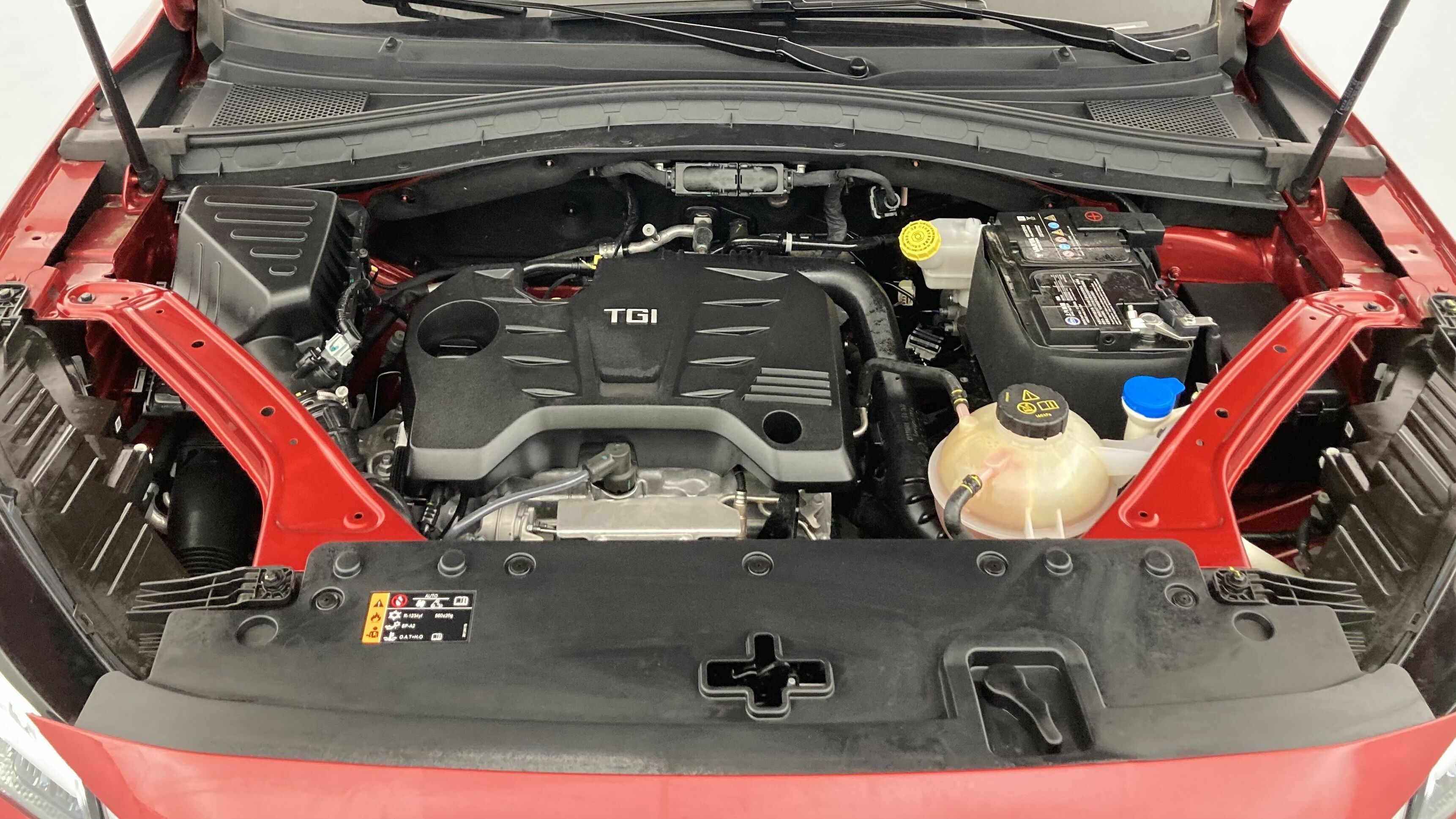 mg hs luxury 1.5 T-GDI 162 2023 diamond red 25