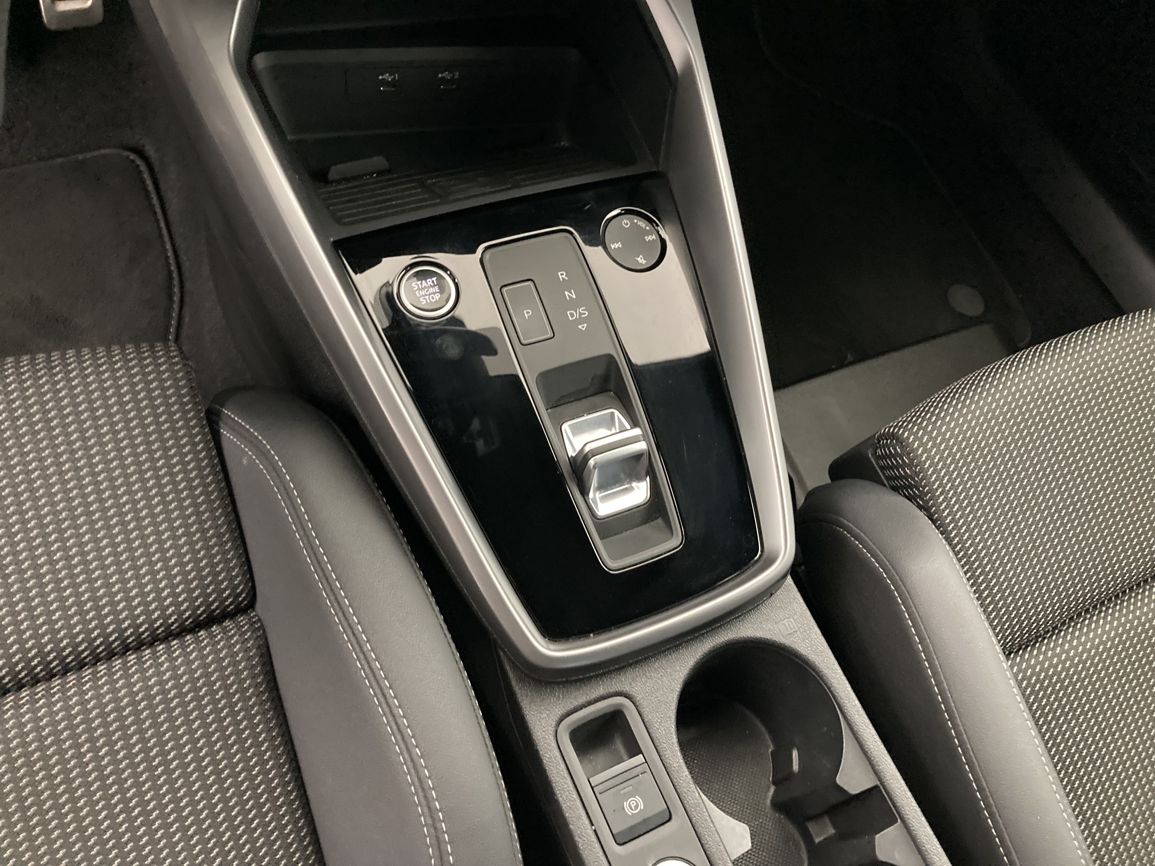 audi a3 sportback s line 35 TFSI 150 STRONIC 2023 gletscherweiss metallic 12