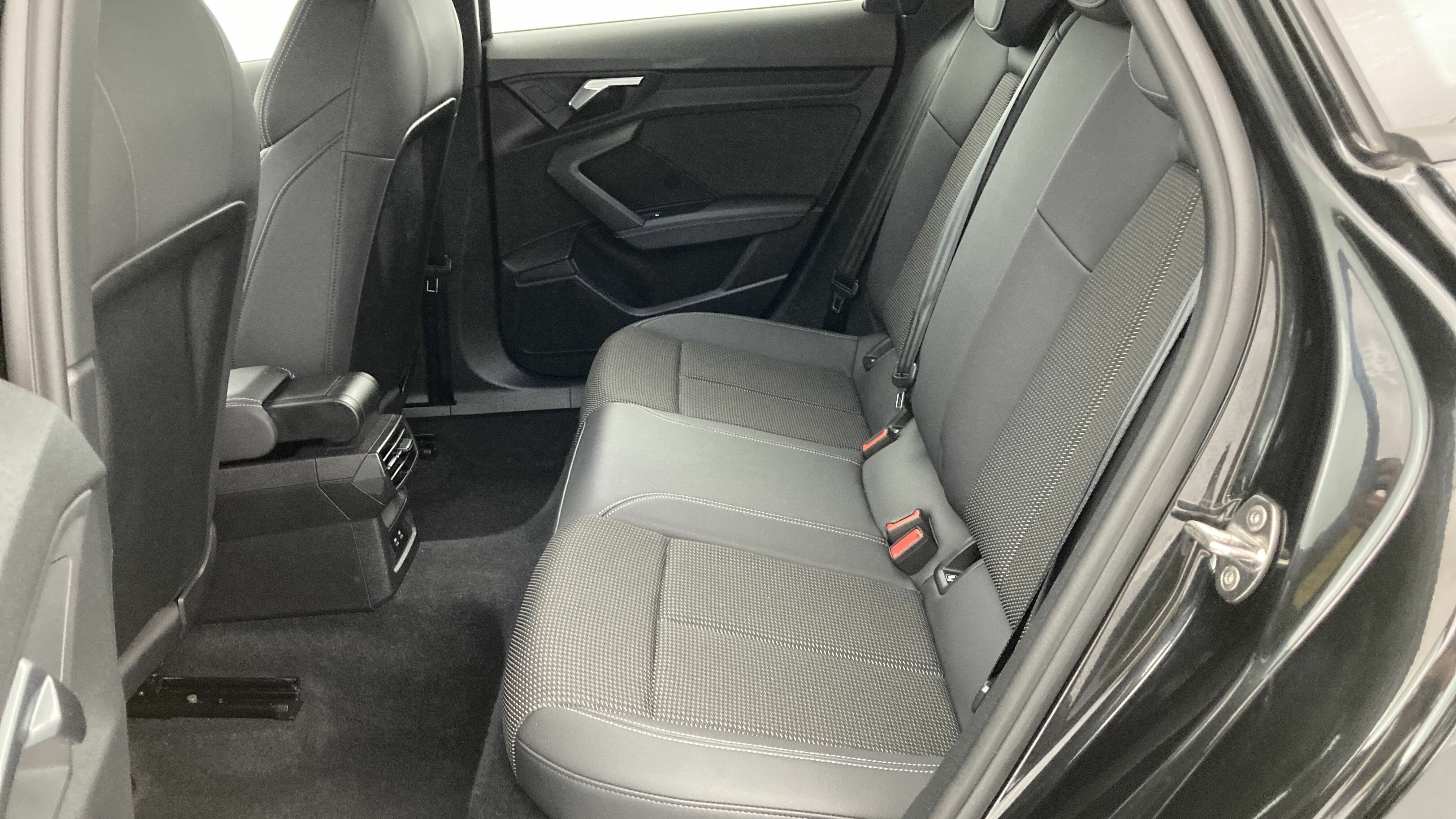 audi a3 sportback s line 35 TFSI 150 STRONIC 2024 mythosschwar met. 22