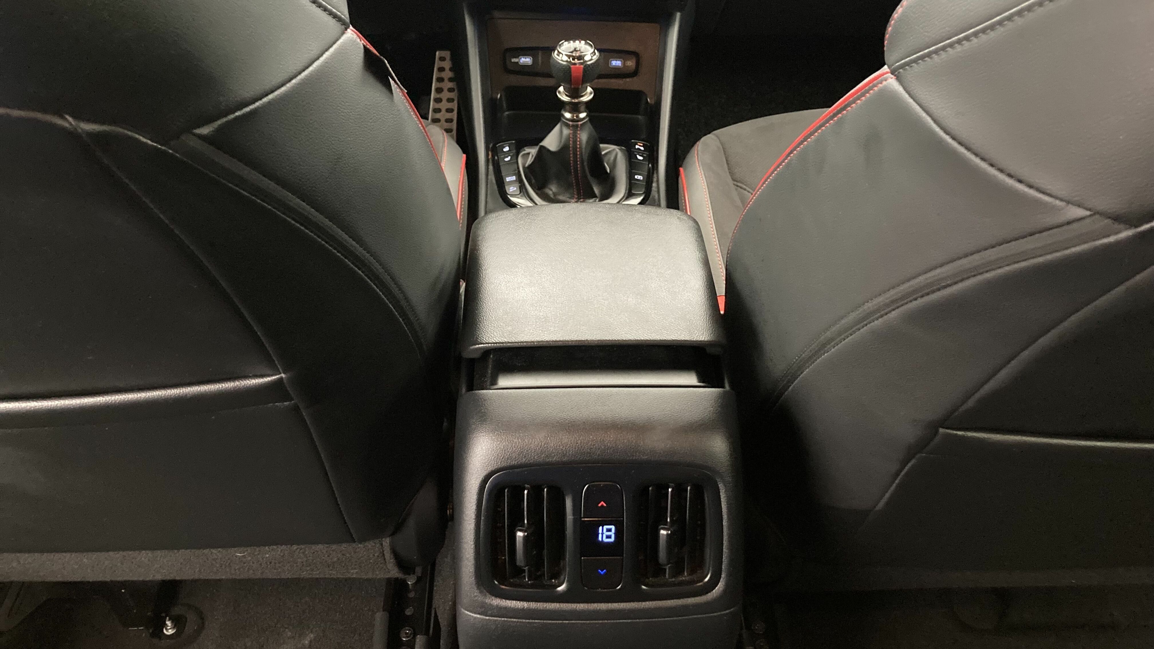 hyundai tucson n line 1.6 T-GDI 180 2022 dark knight 23