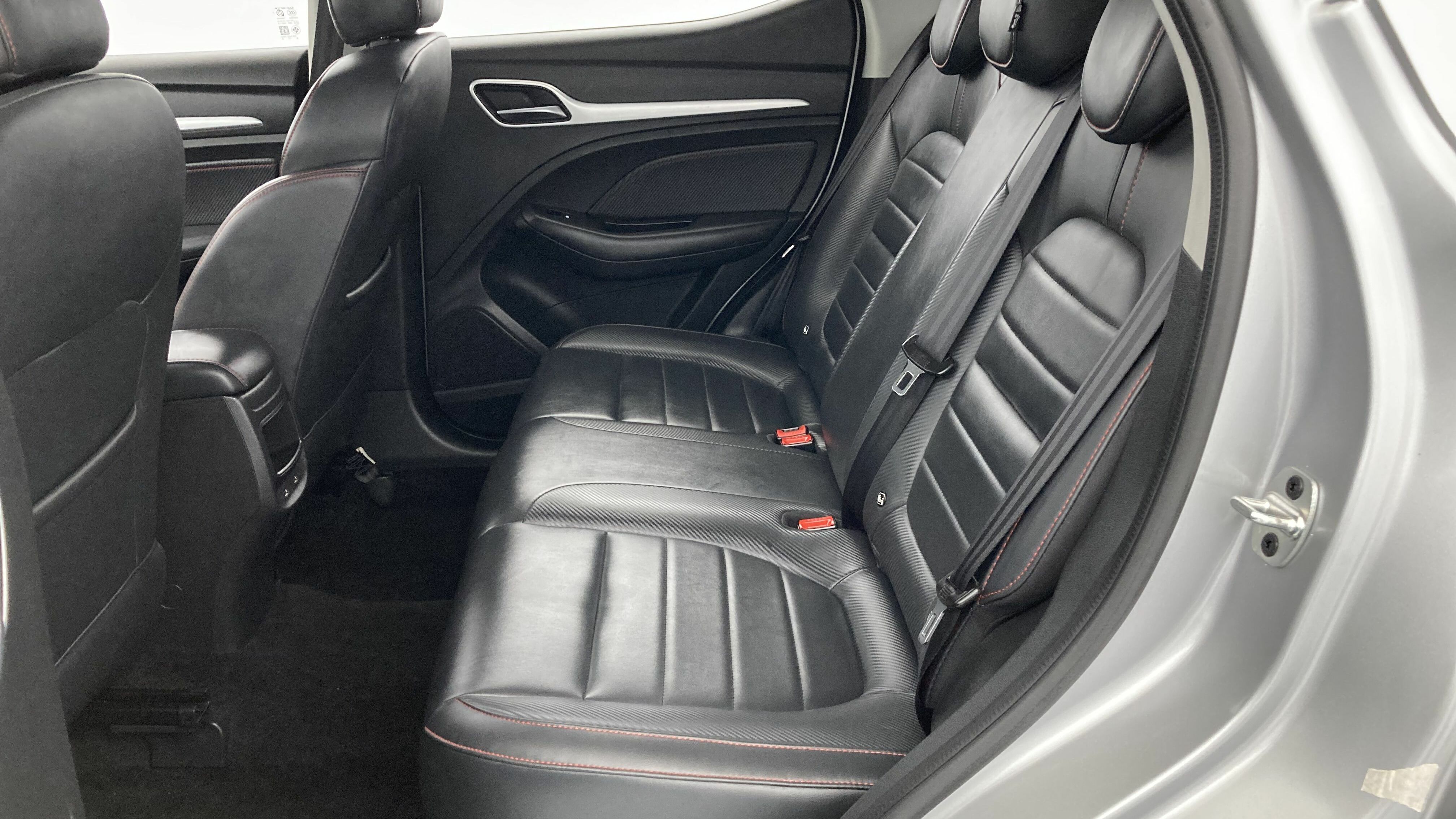 mg zs luxury 1.0 T-GDI 110 AT 2024 cosmic silver 21