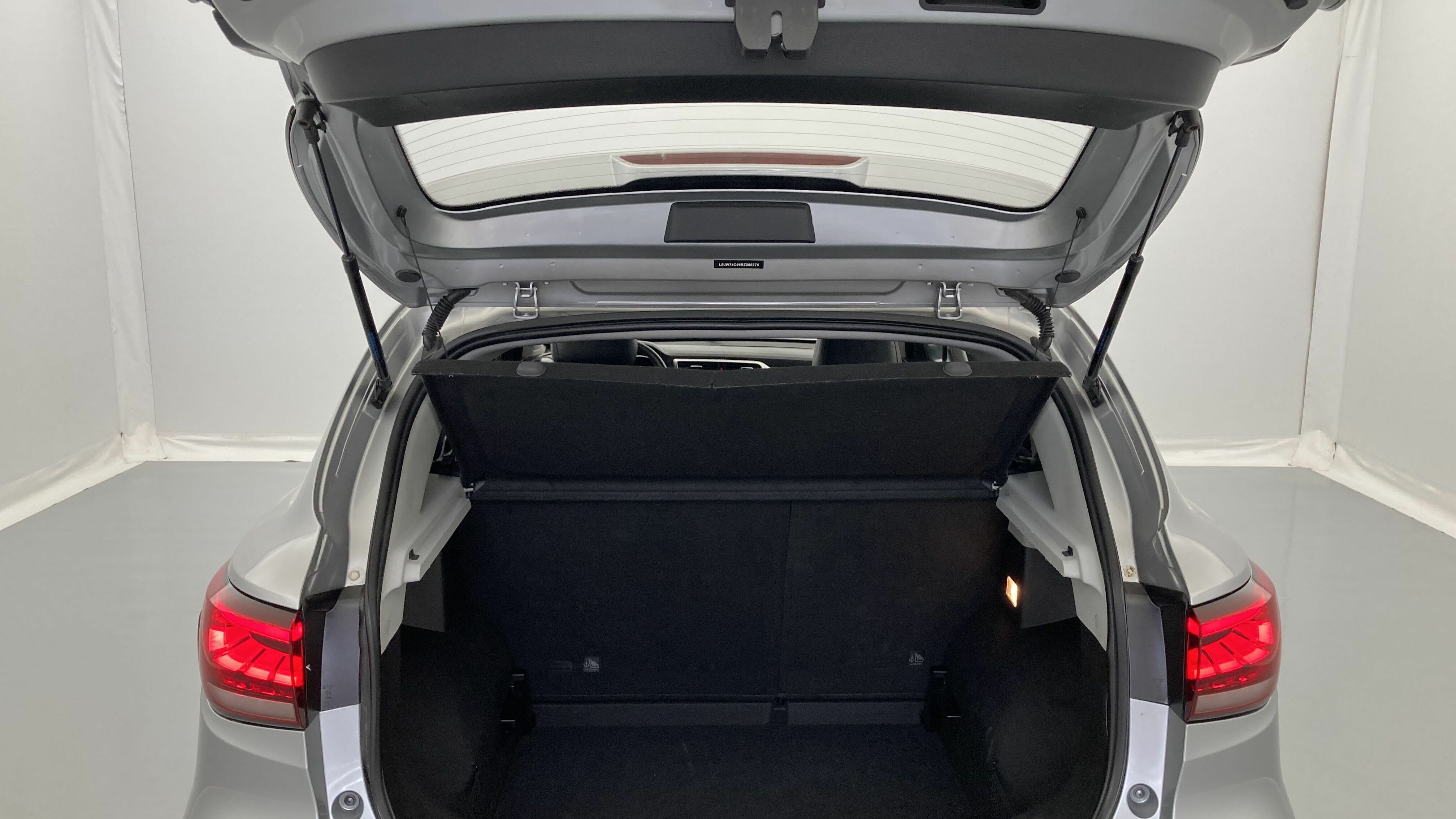 mg zs luxury 1.0 T-GDI 110 AT 2024 cosmic silver 24