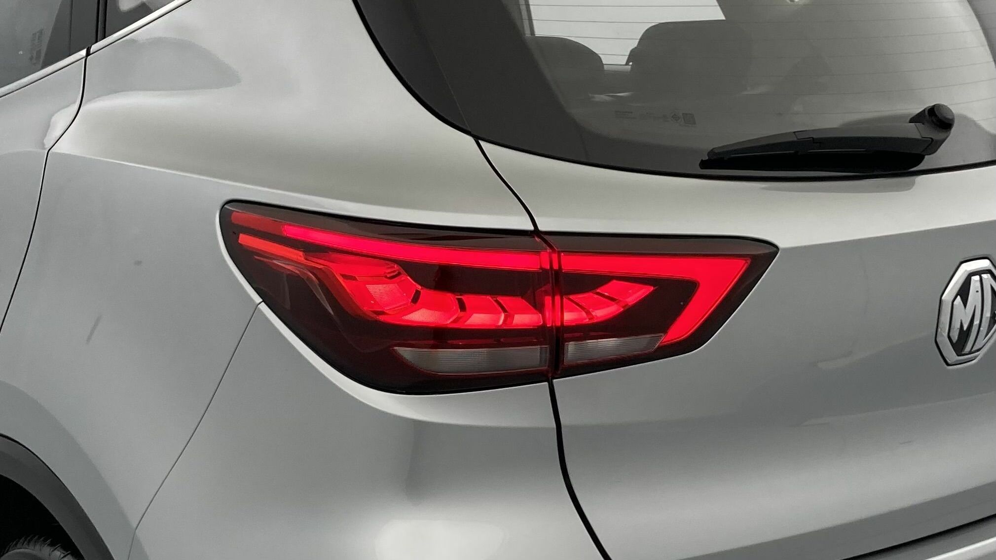 mg zs luxury 1.0 T-GDI 110 AT 2024 cosmic silver 30