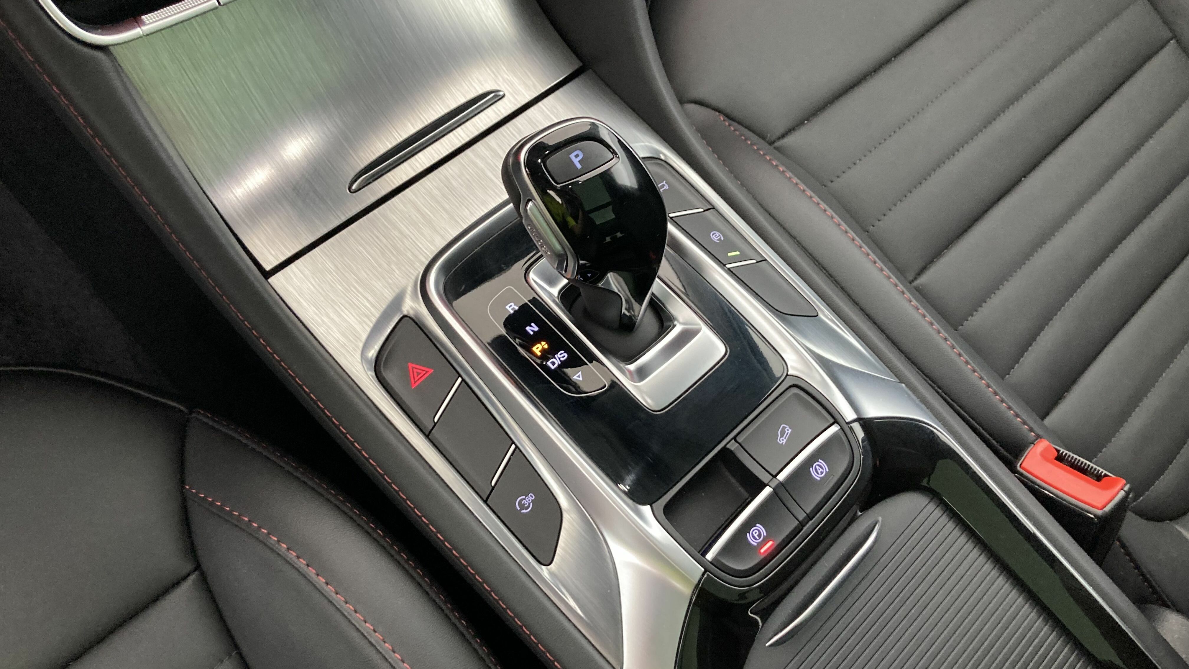 mg hs luxury 1.5 T-GDI 162 AT 2024 iron oxide grey 21