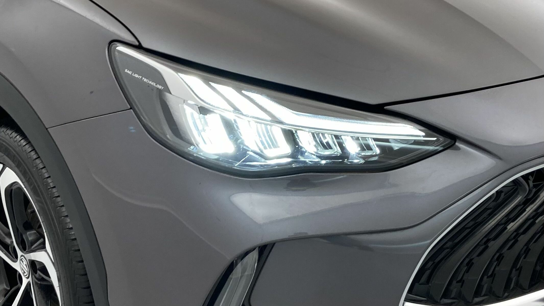 mg hs luxury 1.5 T-GDI 162 AT 2024 iron oxide grey 30