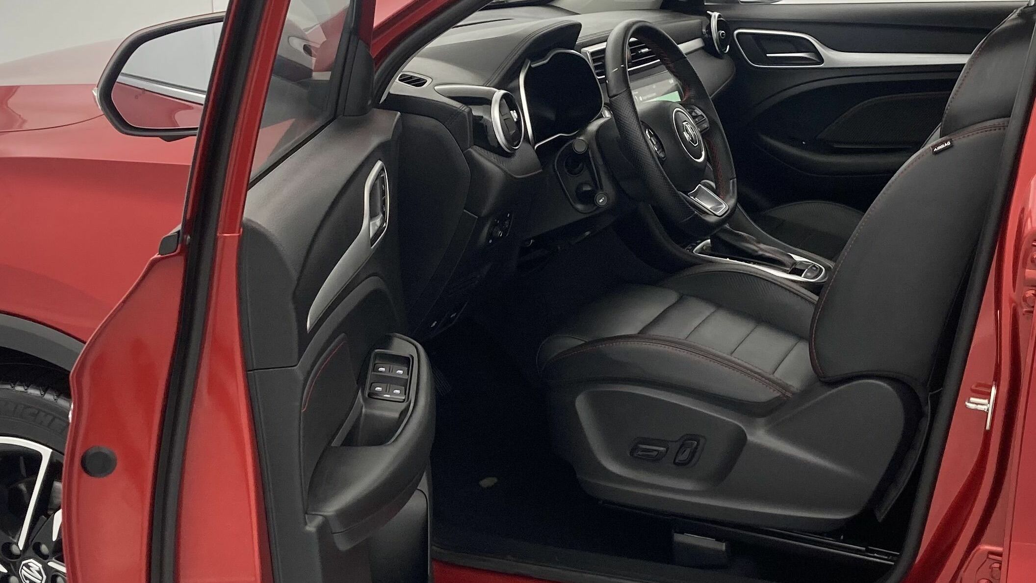 mg zs luxury 1.0 T-GDI 110 AT 2024 diamond red 14