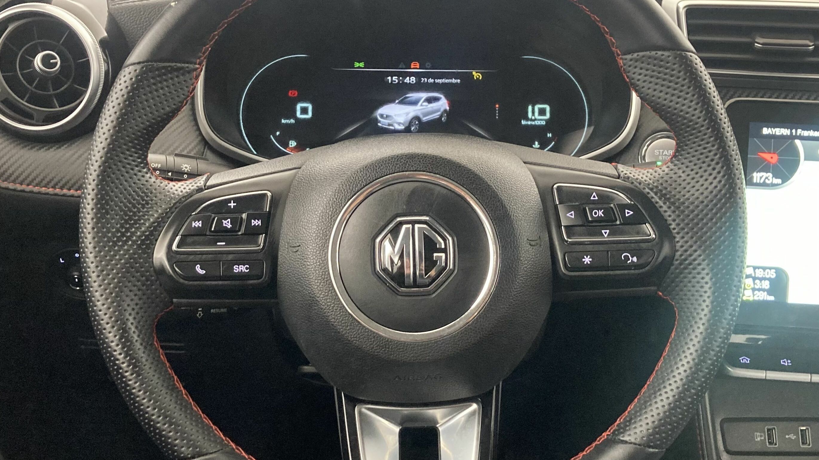 mg zs luxury 1.0 T-GDI 110 AT 2024 diamond red 18