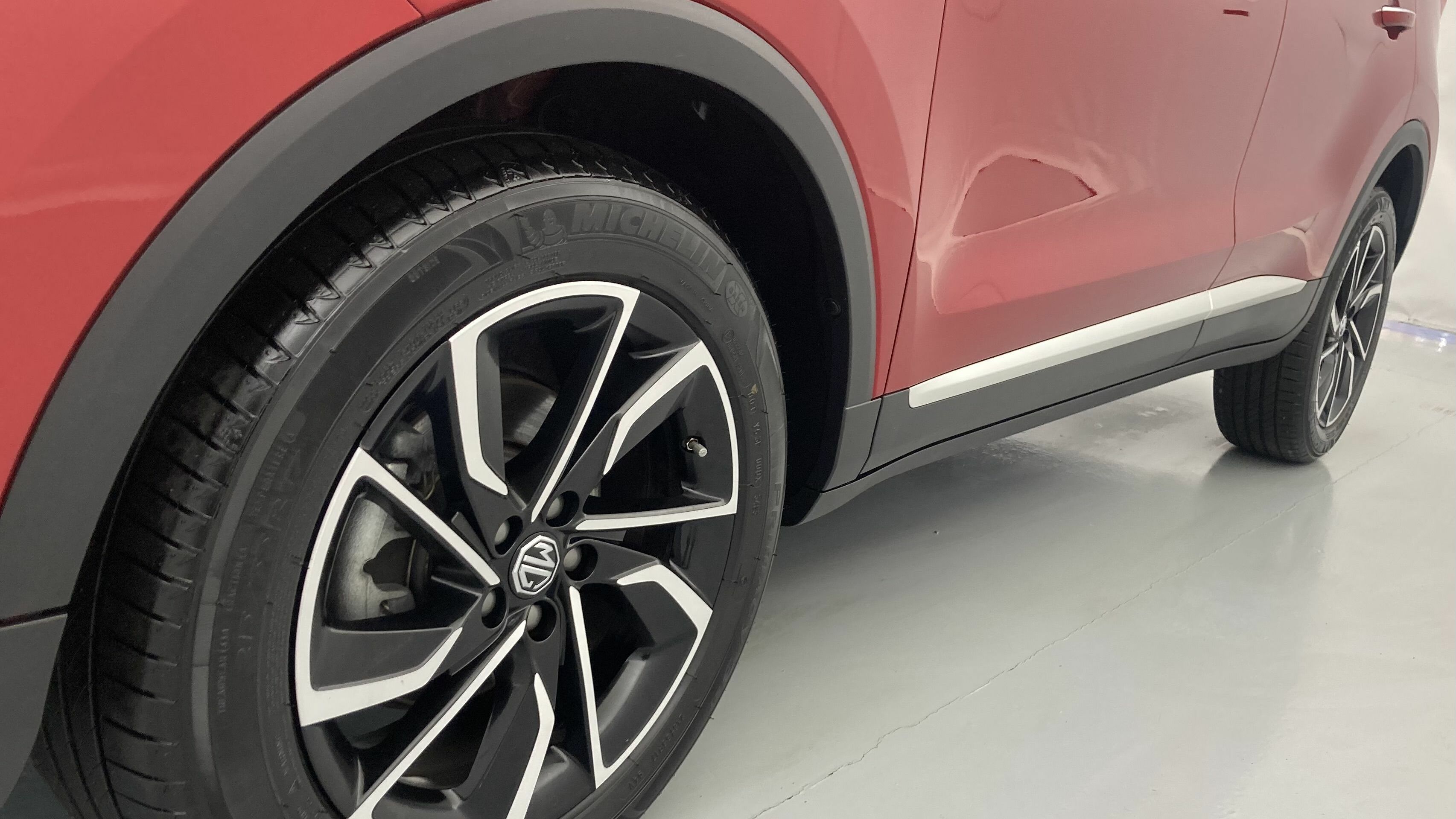 mg zs luxury 1.0 T-GDI 110 AT 2024 diamond red 27