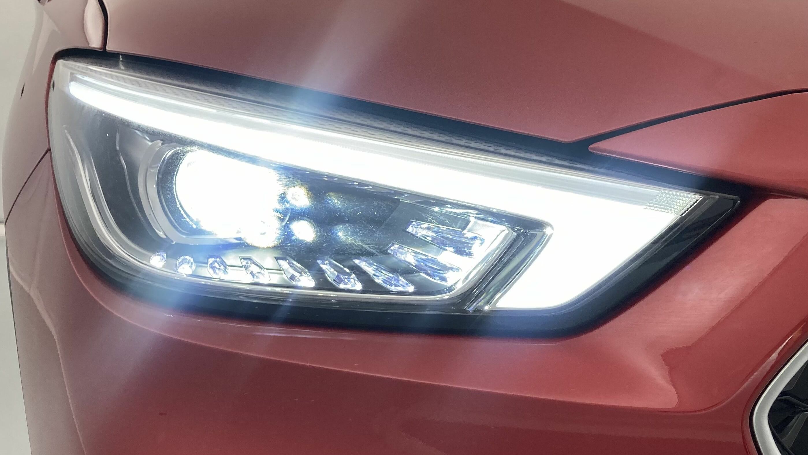 mg zs luxury 1.0 T-GDI 110 AT 2024 diamond red 30