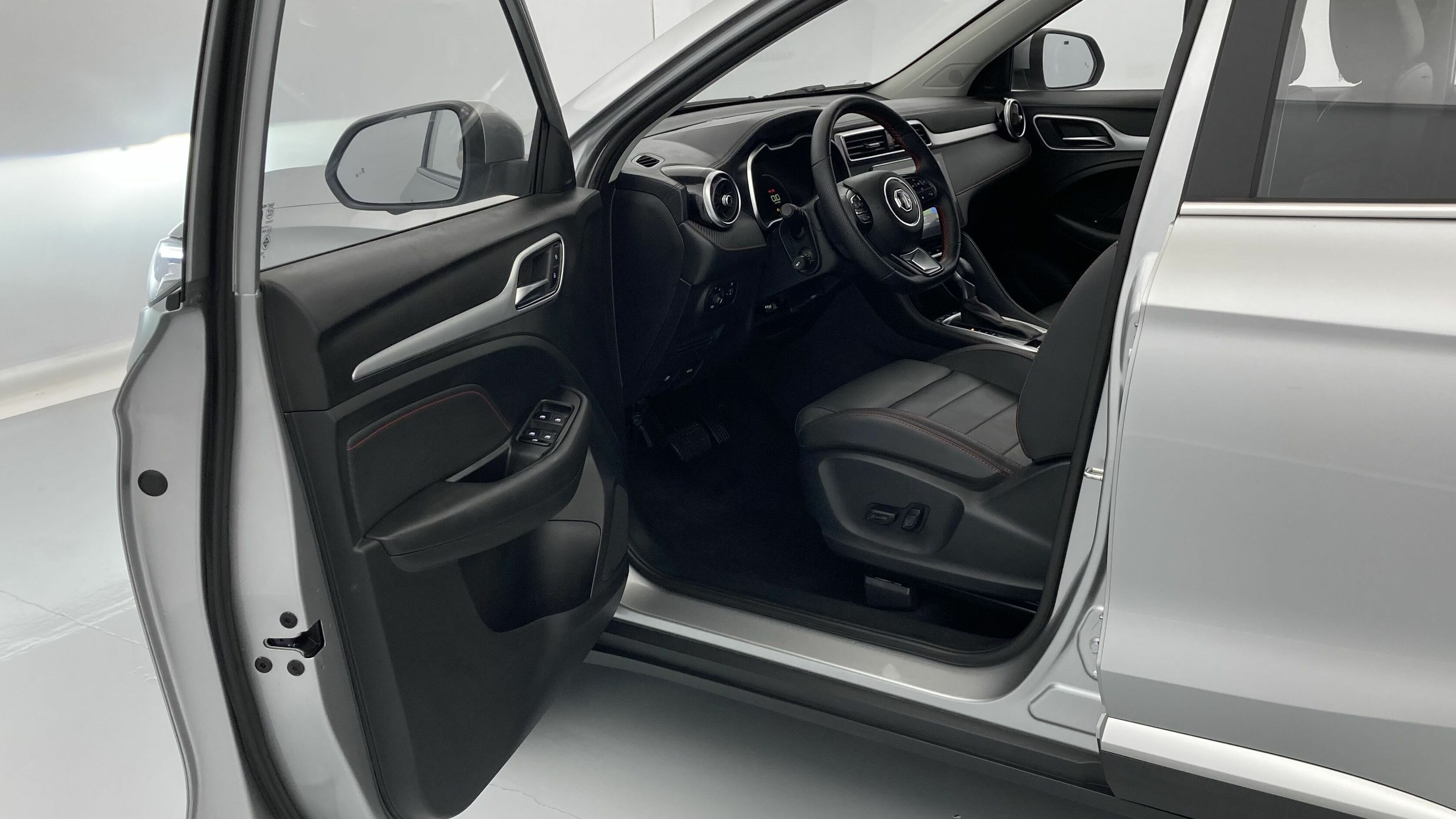 mg zs luxury 1.0 T-GDI 110 AT 2024 cosmic silver 14