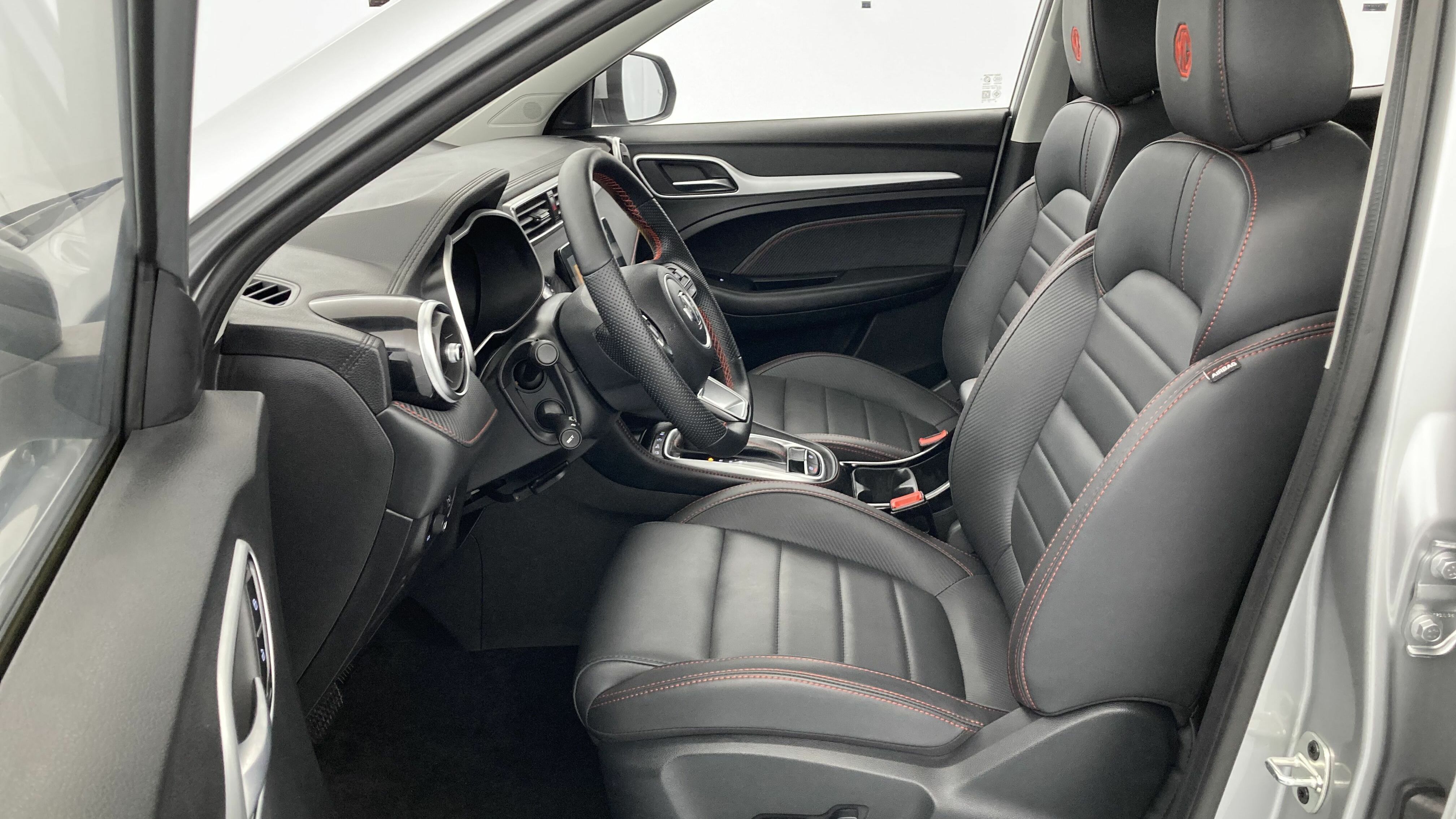 mg zs luxury 1.0 T-GDI 110 AT 2024 cosmic silver 15
