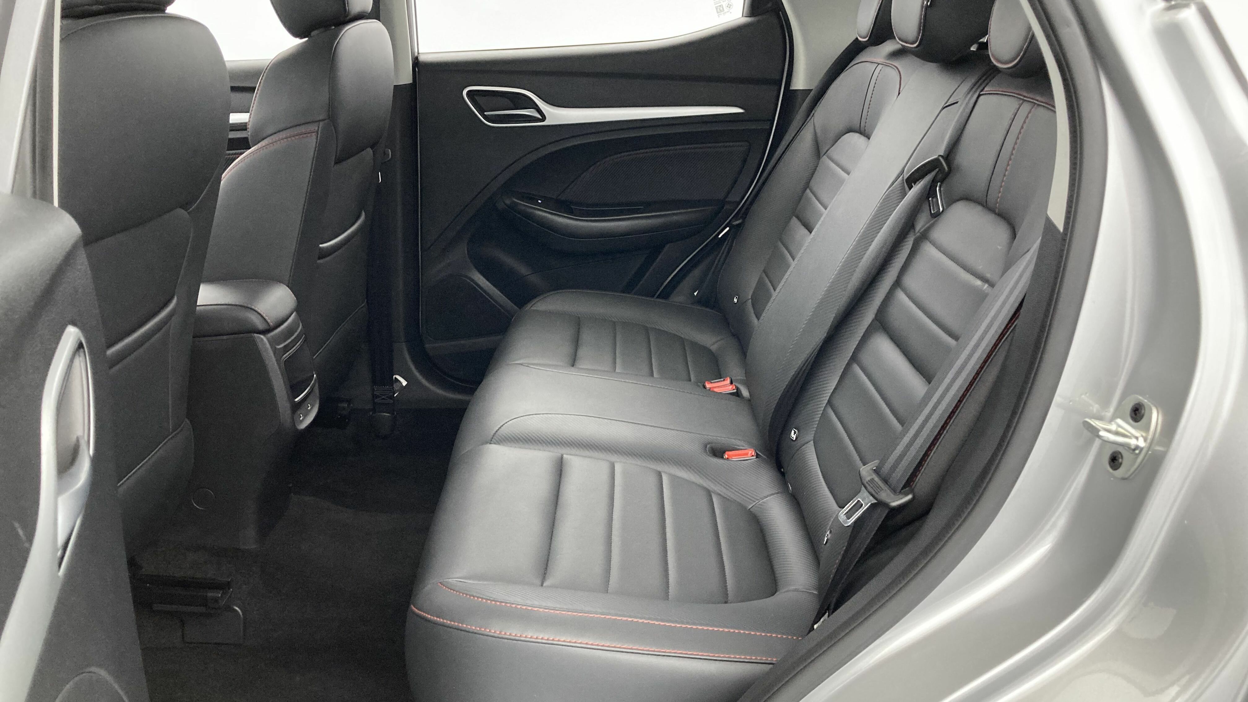 mg zs luxury 1.0 T-GDI 110 AT 2024 cosmic silver 22