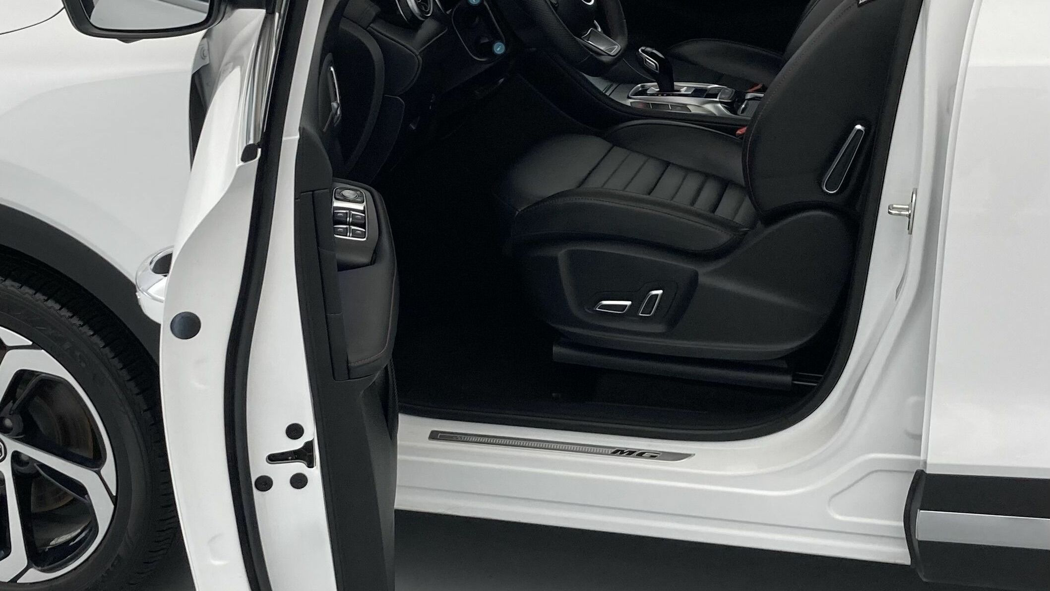 mg hs luxury 1.5 T-GDI 162 AT 2024 dover white 13