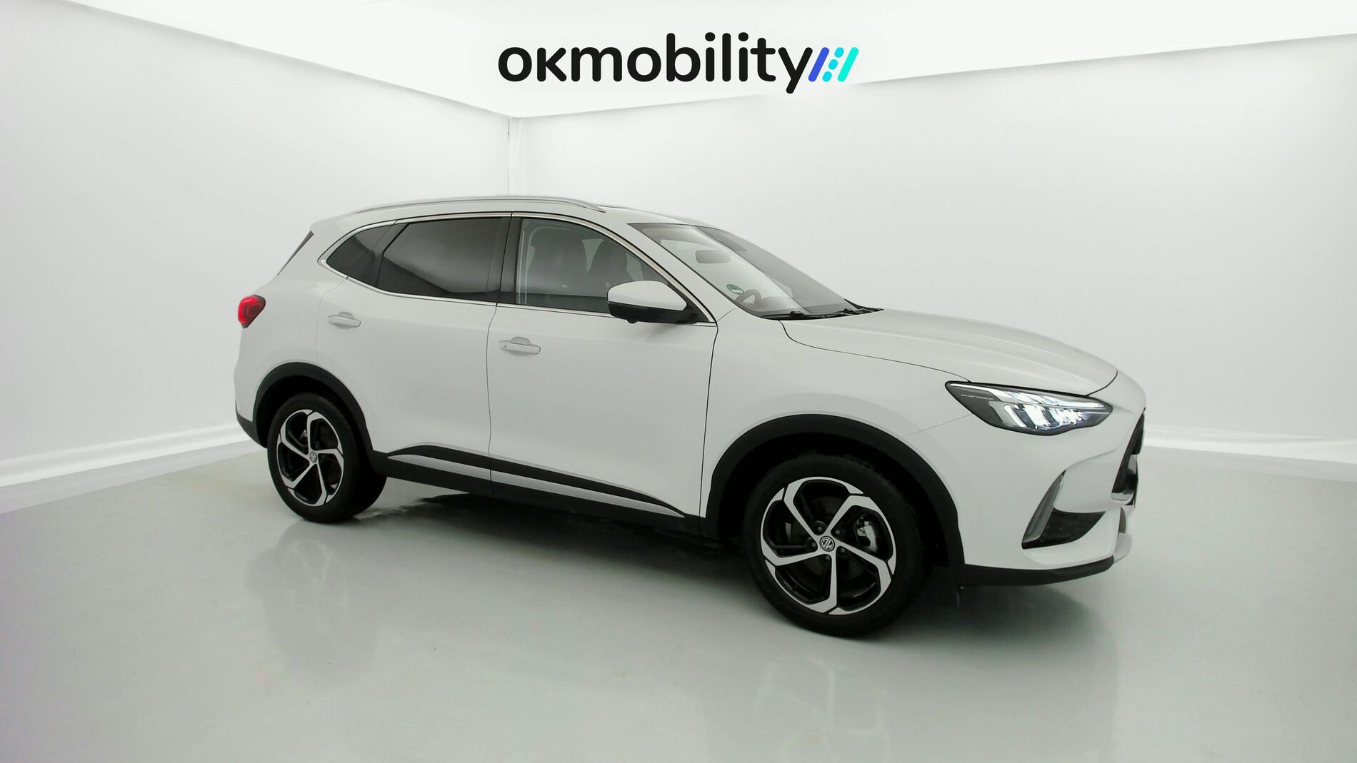 mg hs luxury 1.5 T-GDI 162 AT 2024 dover white 2
