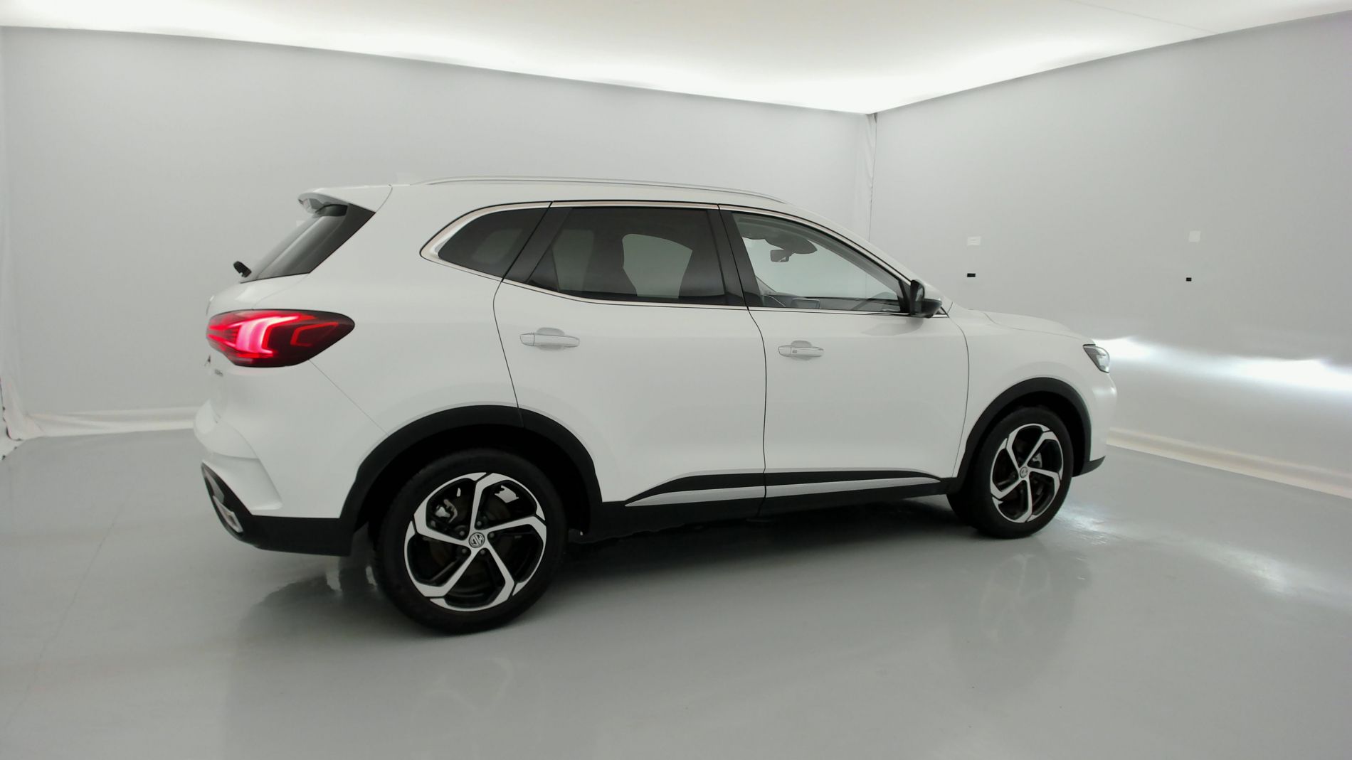 mg hs luxury 1.5 T-GDI 162 AT 2024 dover white 12