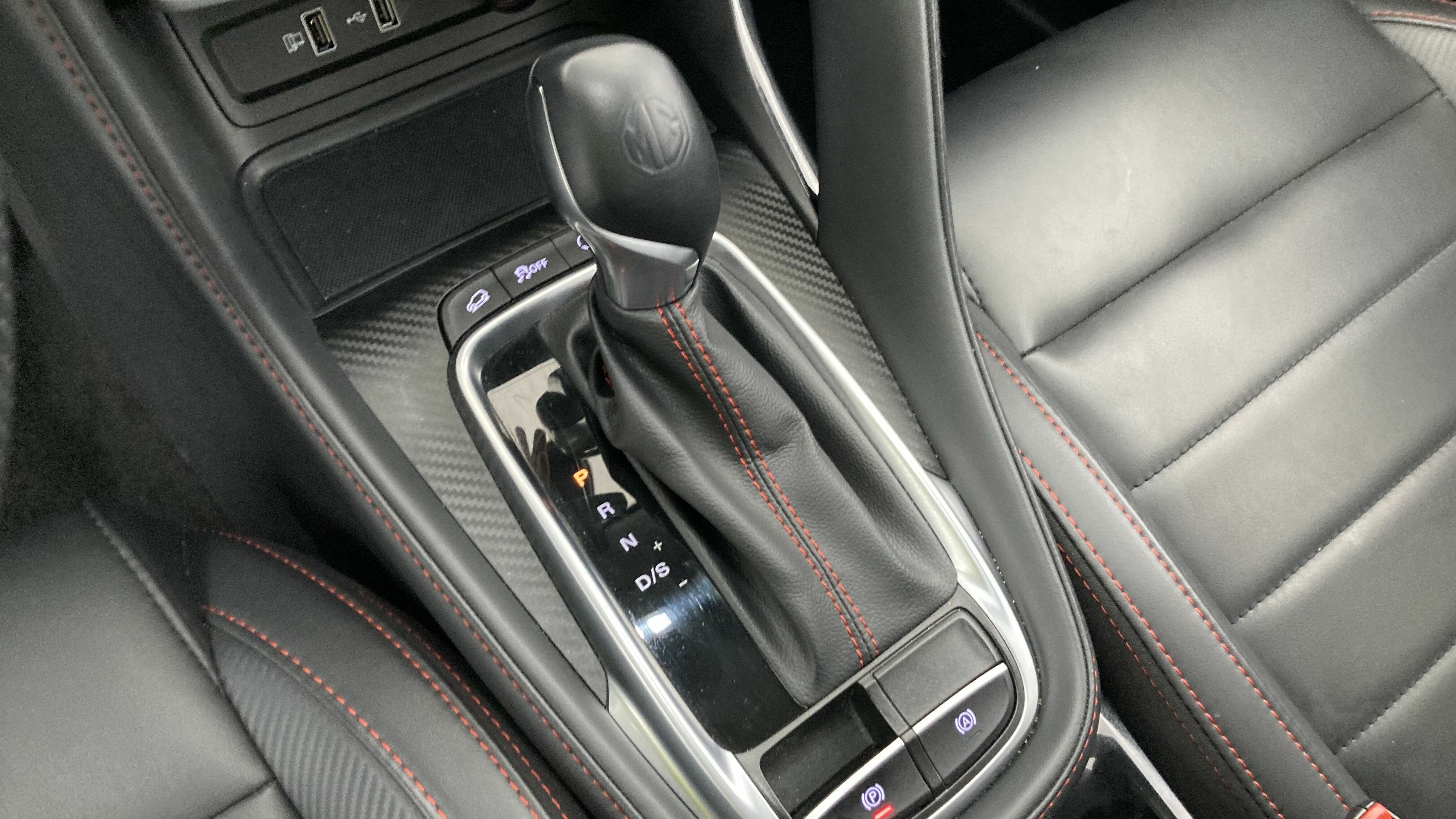 mg zs luxury 1.0 T-GDI 110 AT 2024 cosmic silver 20