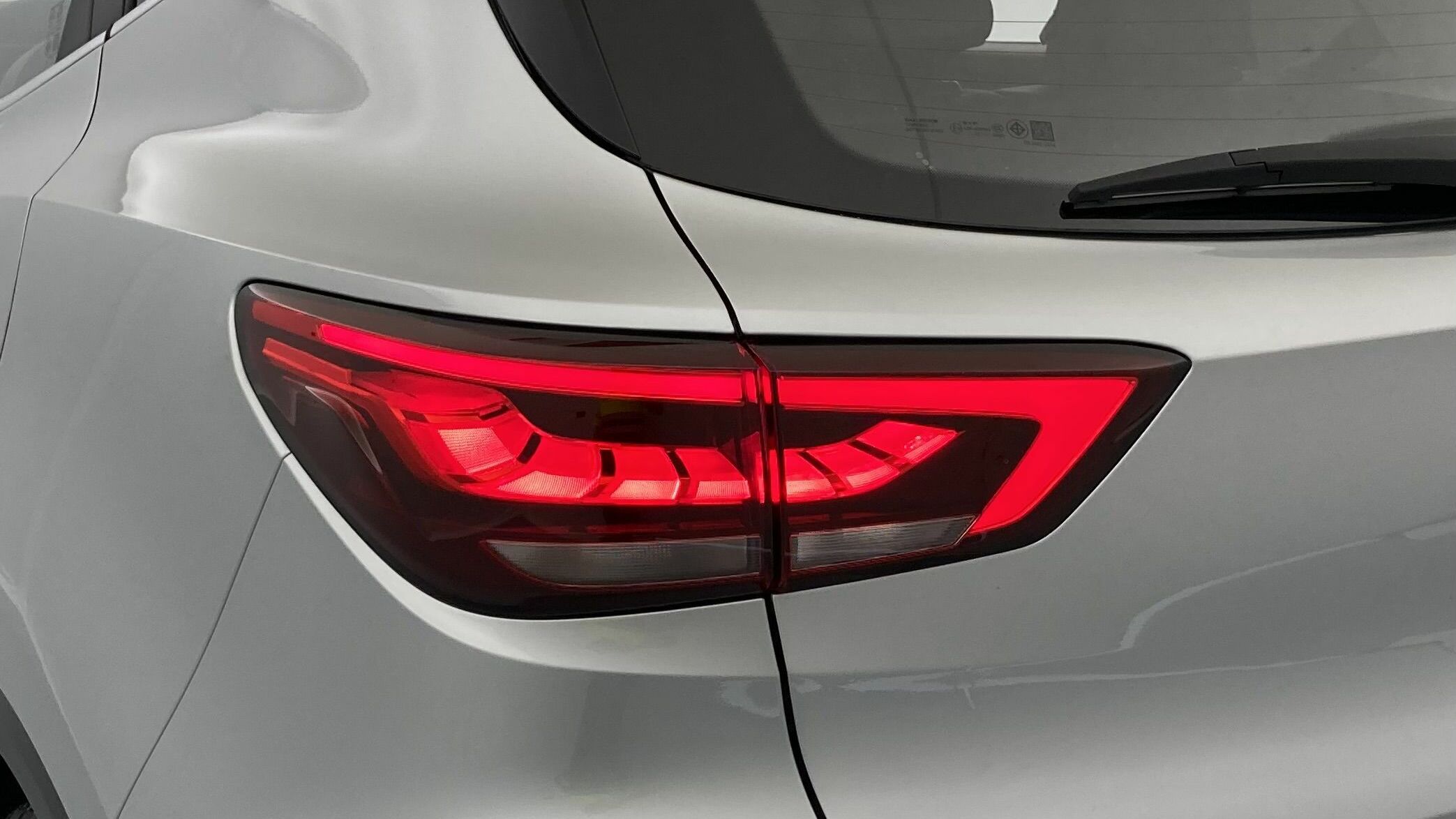 mg zs luxury 1.0 T-GDI 110 AT 2024 cosmic silver 30