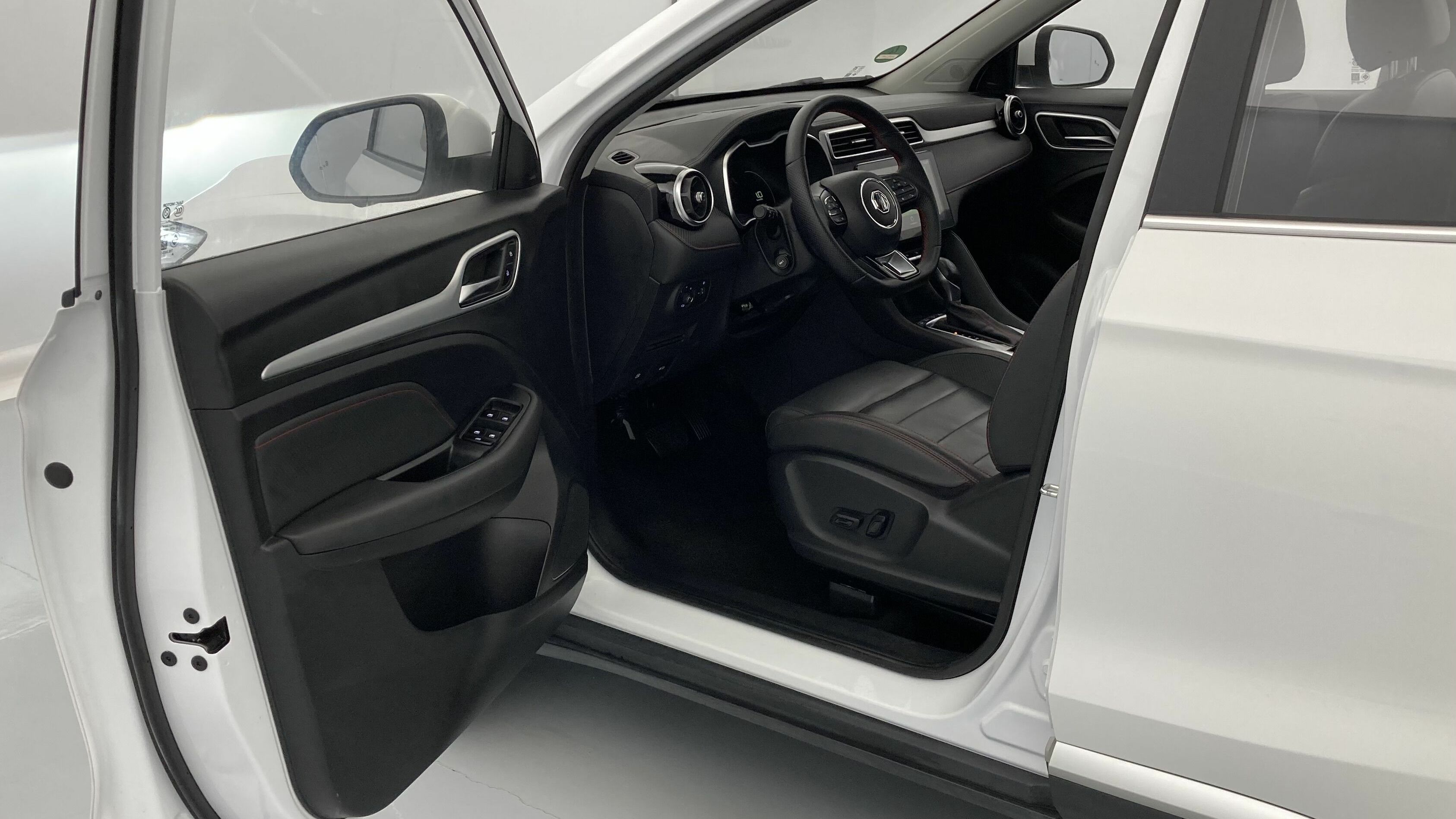 mg zs luxury 1.0 T-GDI 110 AT 2024 dover white 13