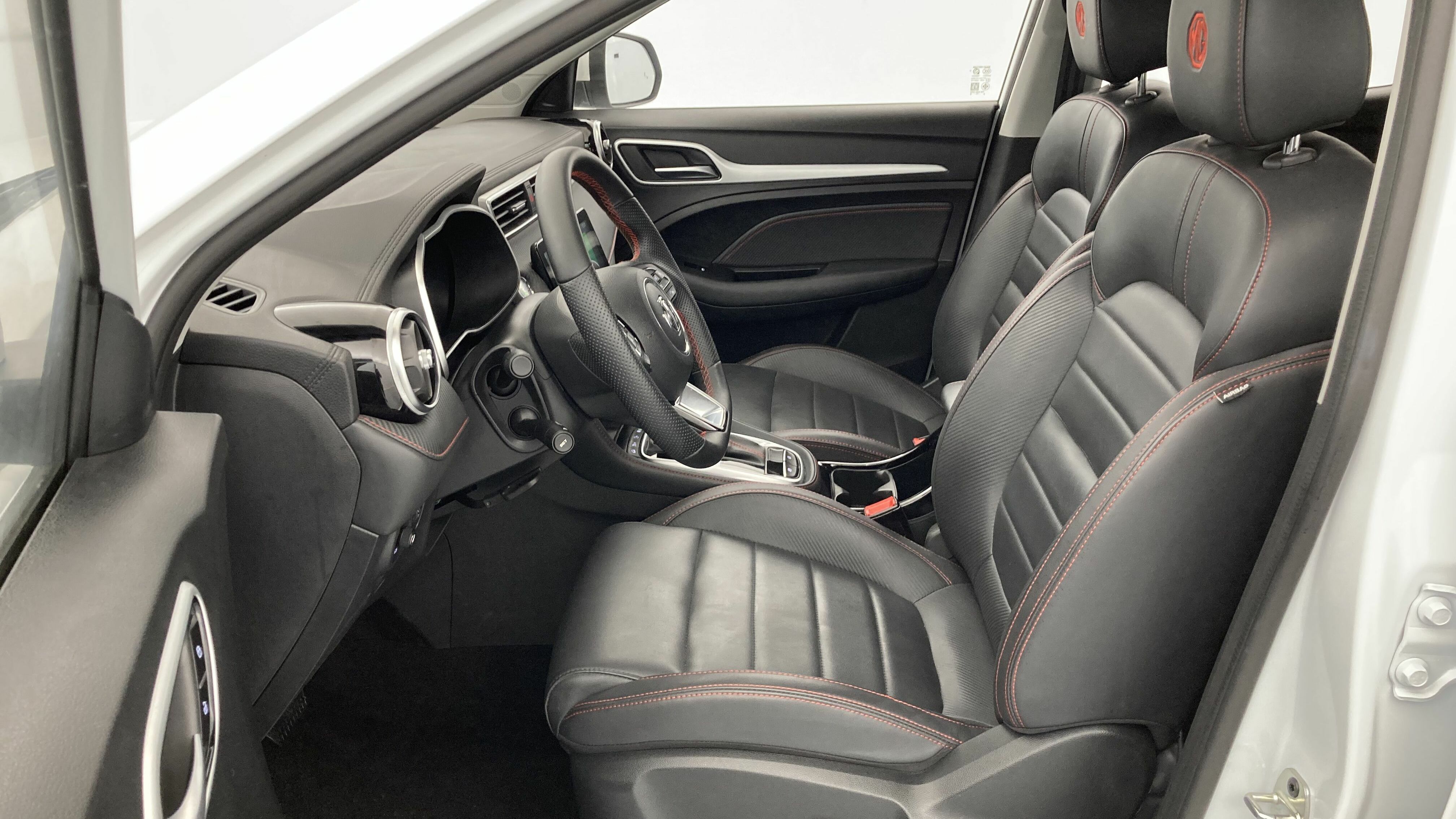 mg zs luxury 1.0 T-GDI 110 AT 2024 dover white 14