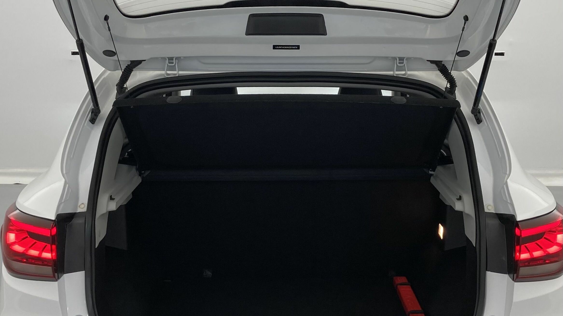 mg zs luxury 1.0 T-GDI 110 AT 2024 dover white 24