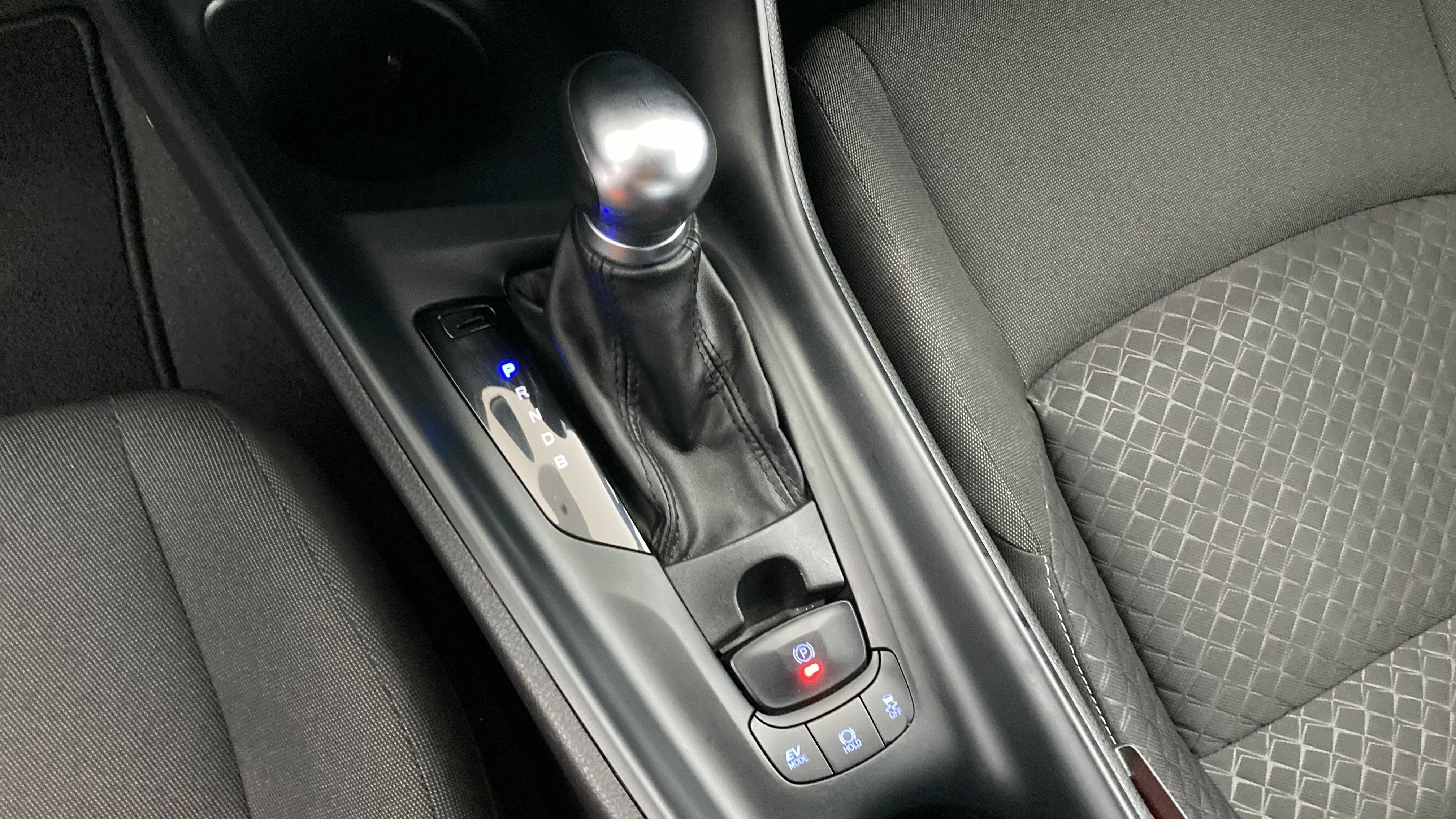 toyota c-hr business edition 1.8 E-CVT 125H 2023 gris 21