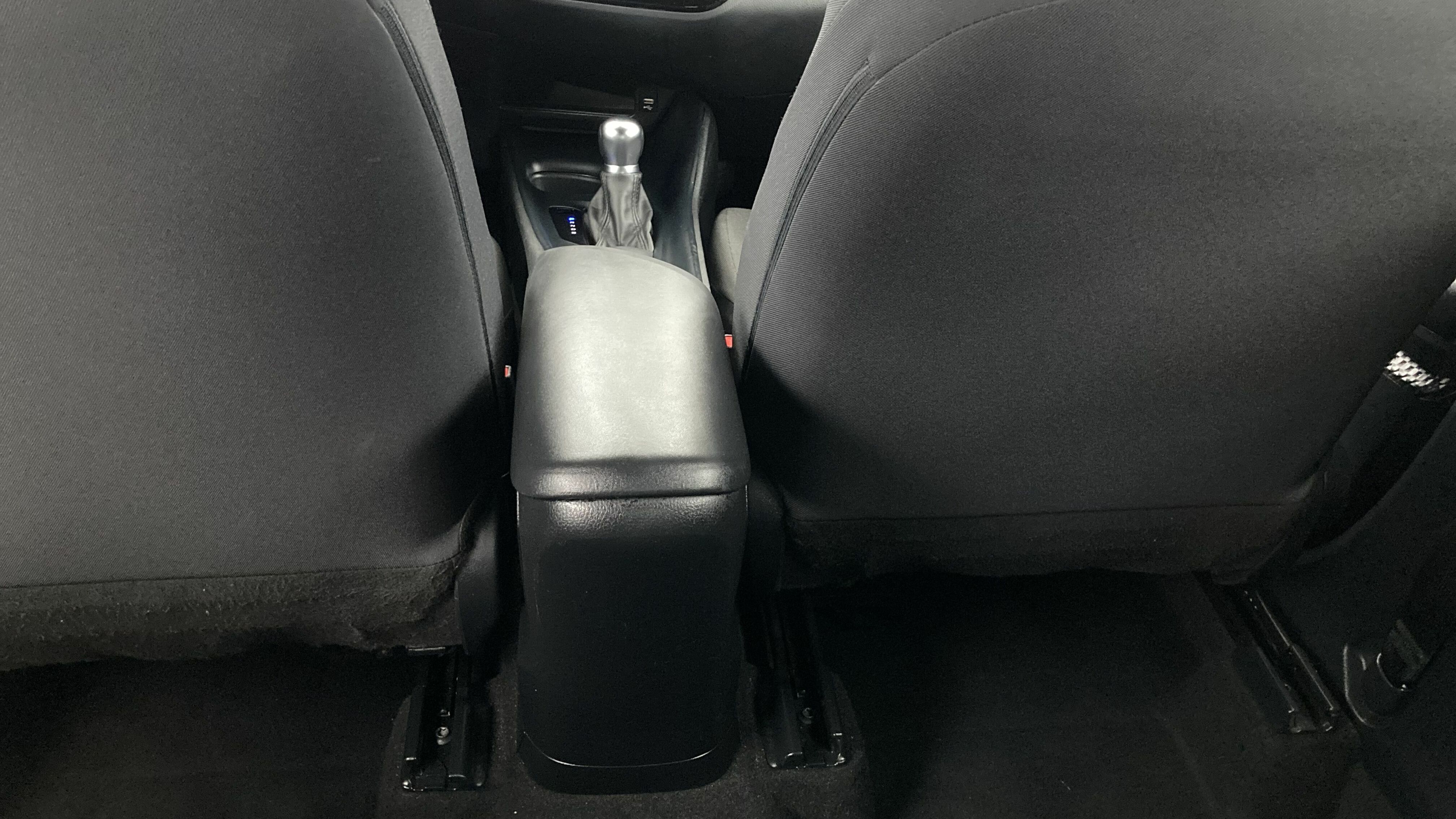 toyota c-hr business edition 1.8 E-CVT 125H 2023 gris 23